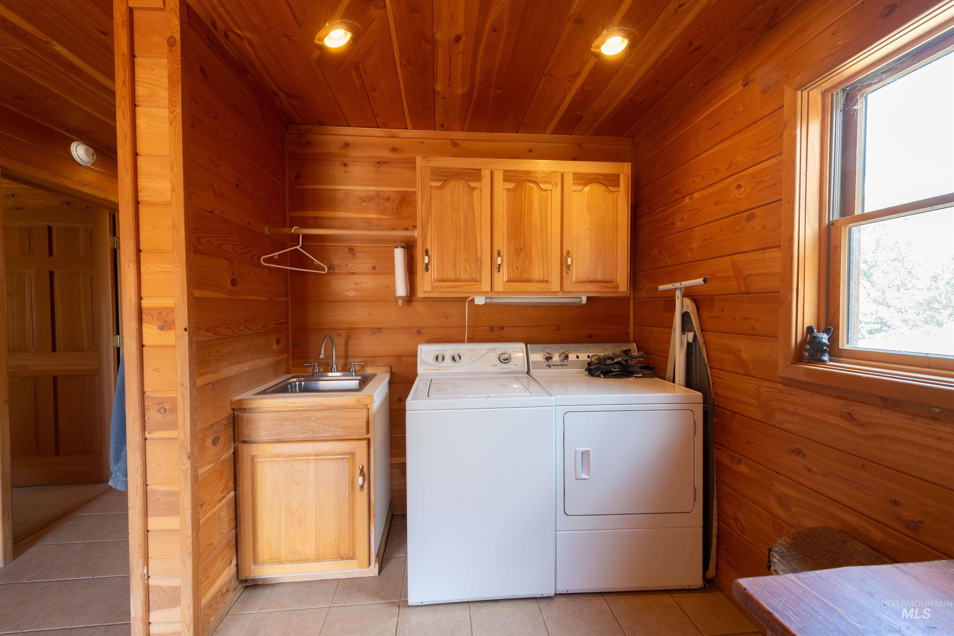 9885 Challis Creek Rd. Property Photo 22