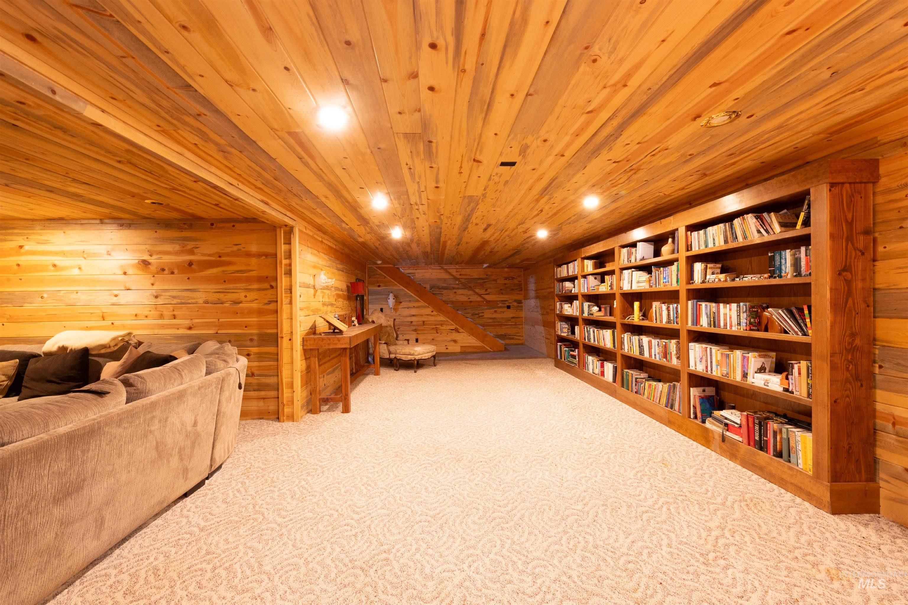 9885 Challis Creek Rd. Property Photo 26