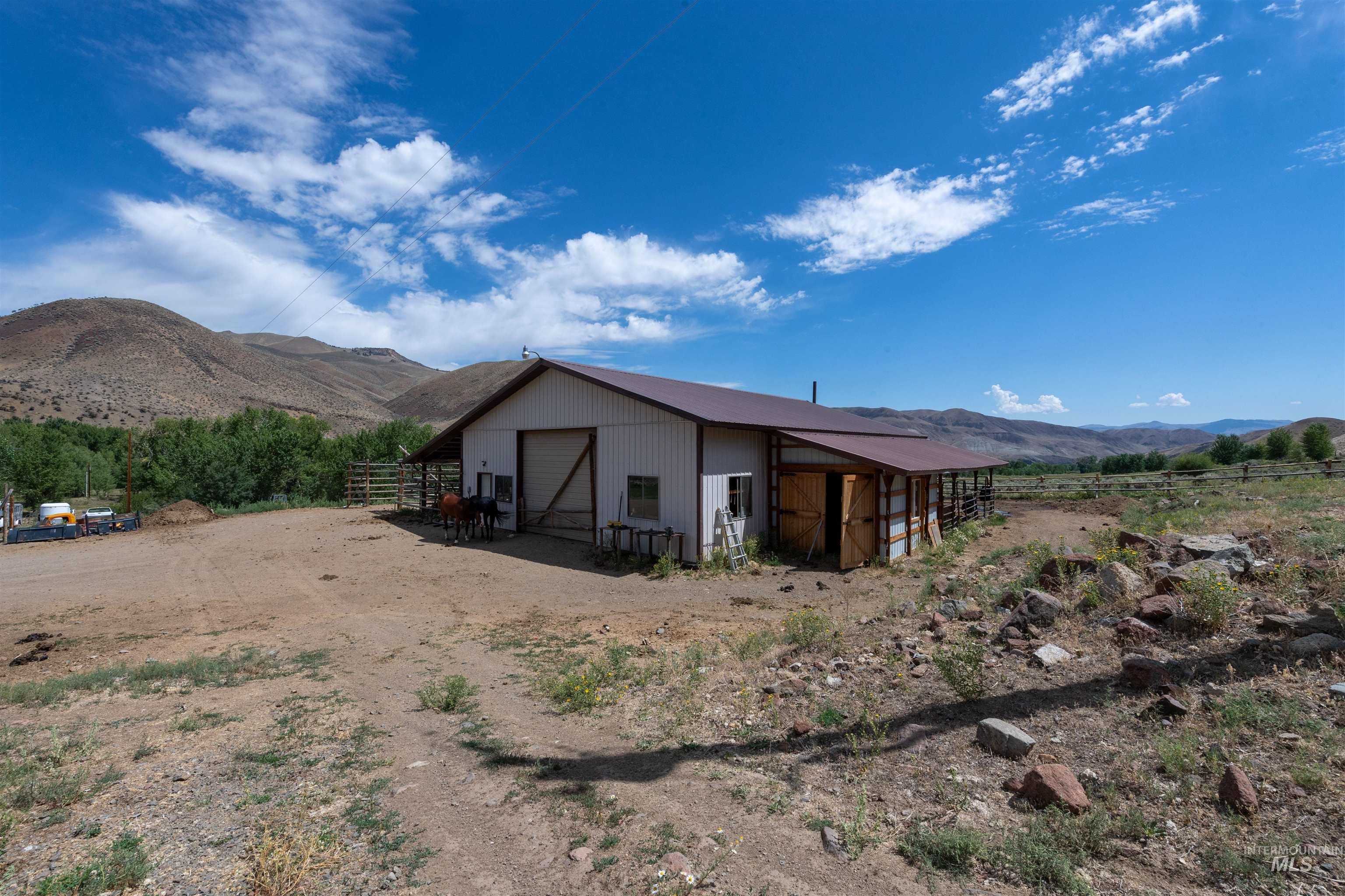 9885 Challis Creek Rd. Property Photo 33