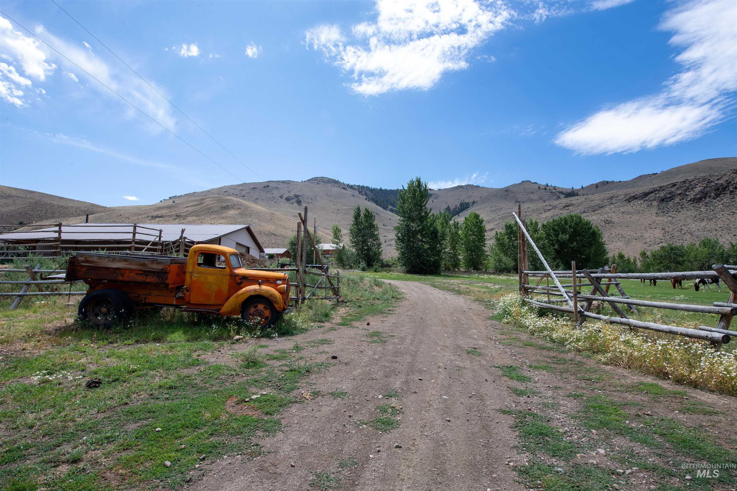 9885 Challis Creek Rd. Property Photo 34