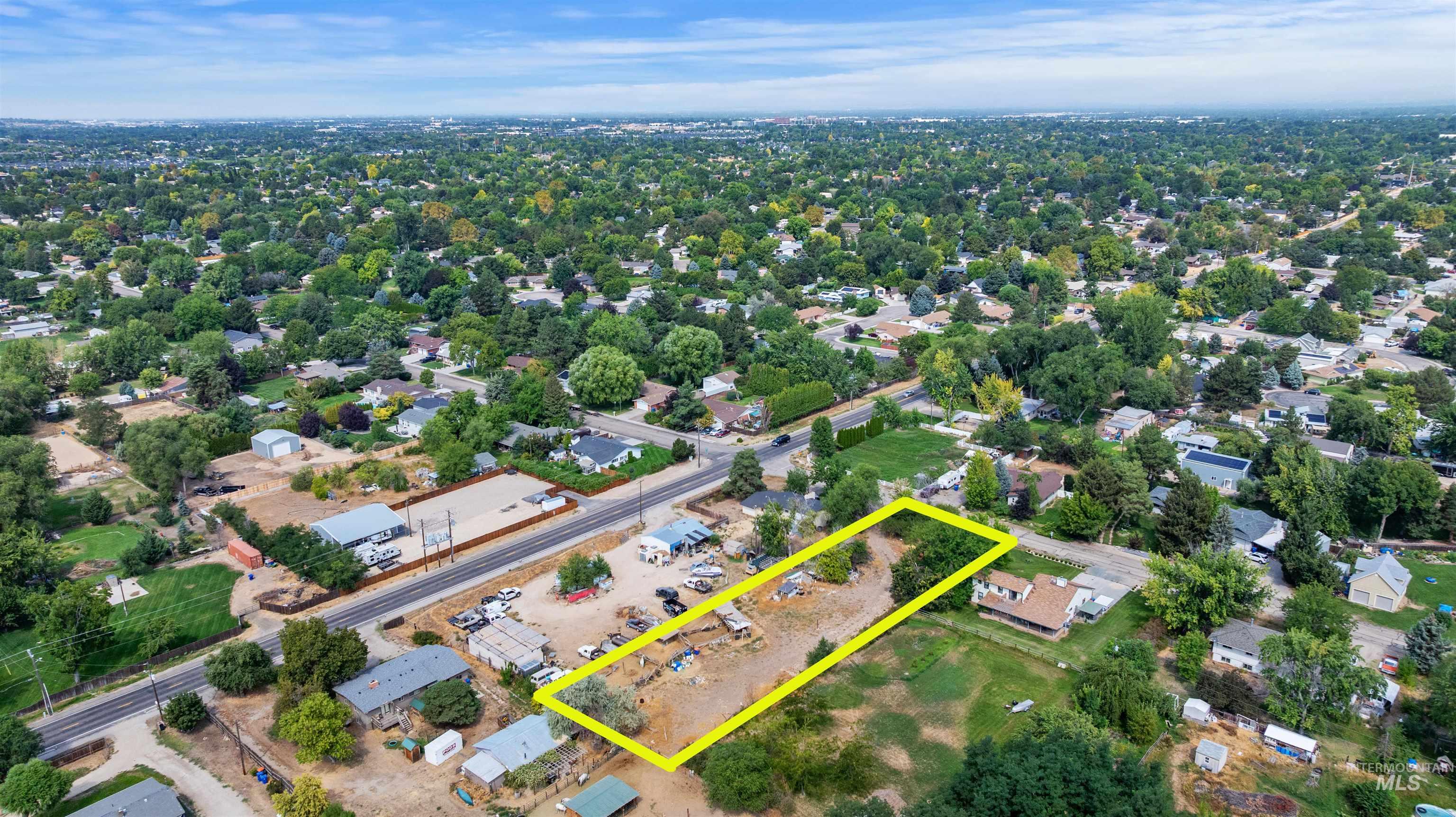 10553 W Reutzel Dr Property Photo 1