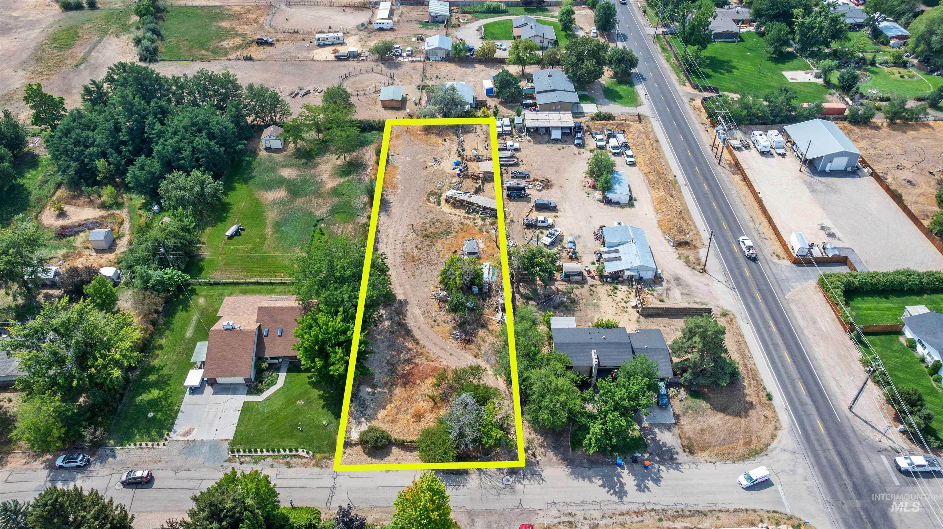 10553 W Reutzel Dr Property Photo 3