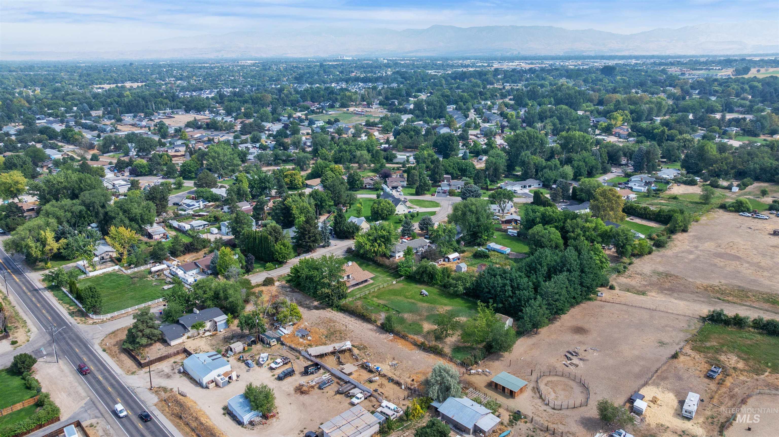 10553 W Reutzel Dr Property Photo 10