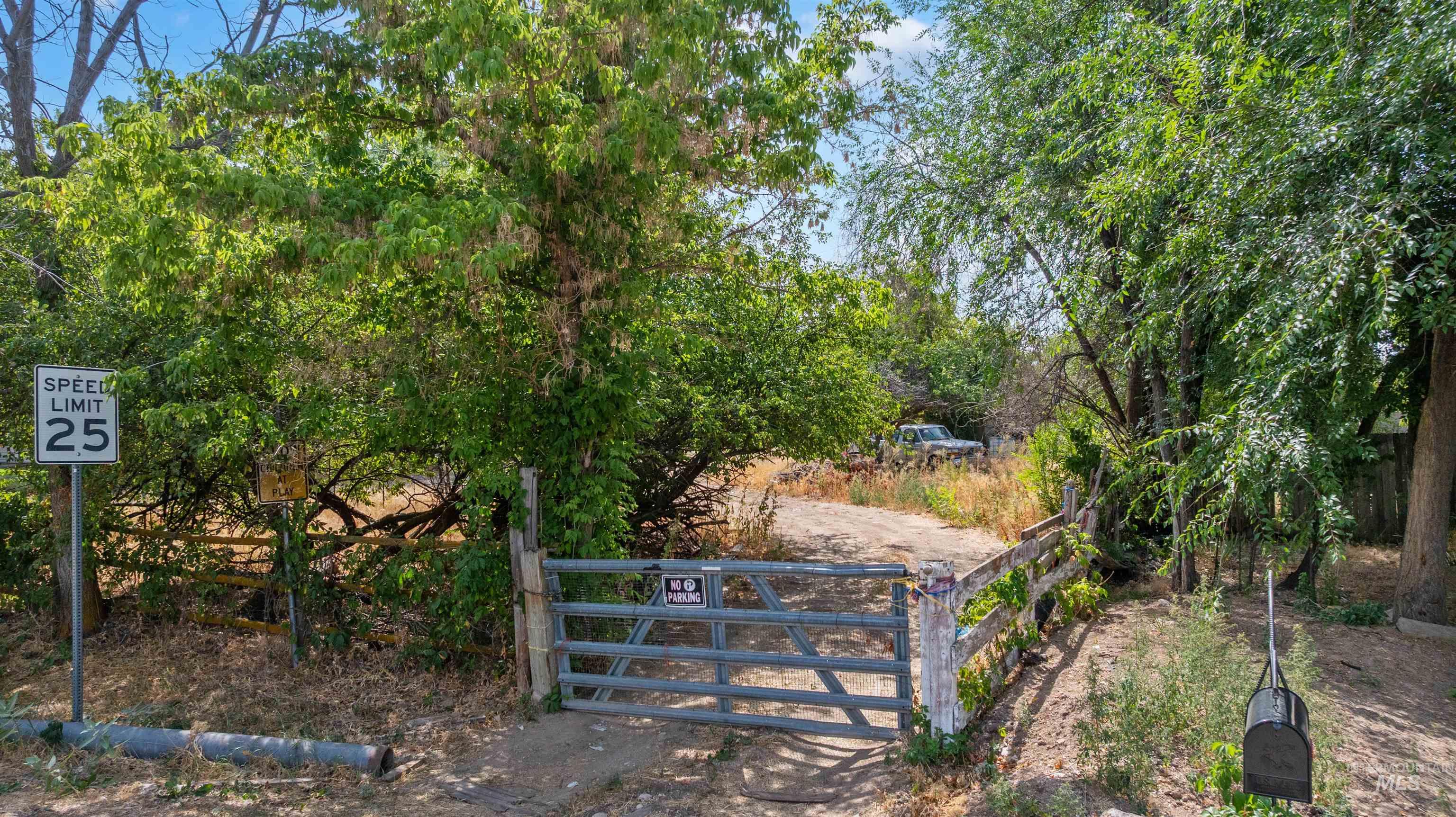 10553 W Reutzel Dr Property Photo 15