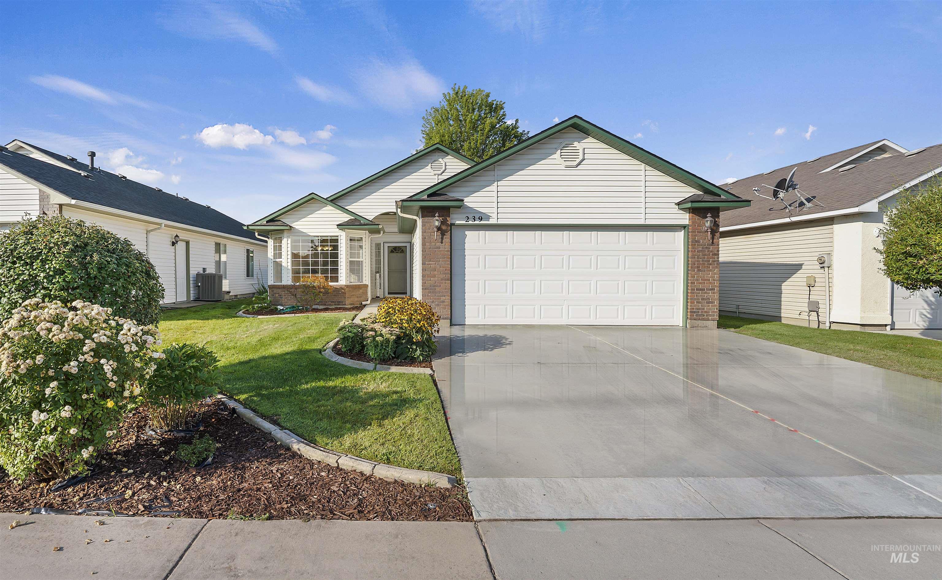 239 E Spinosa Property Photo 1