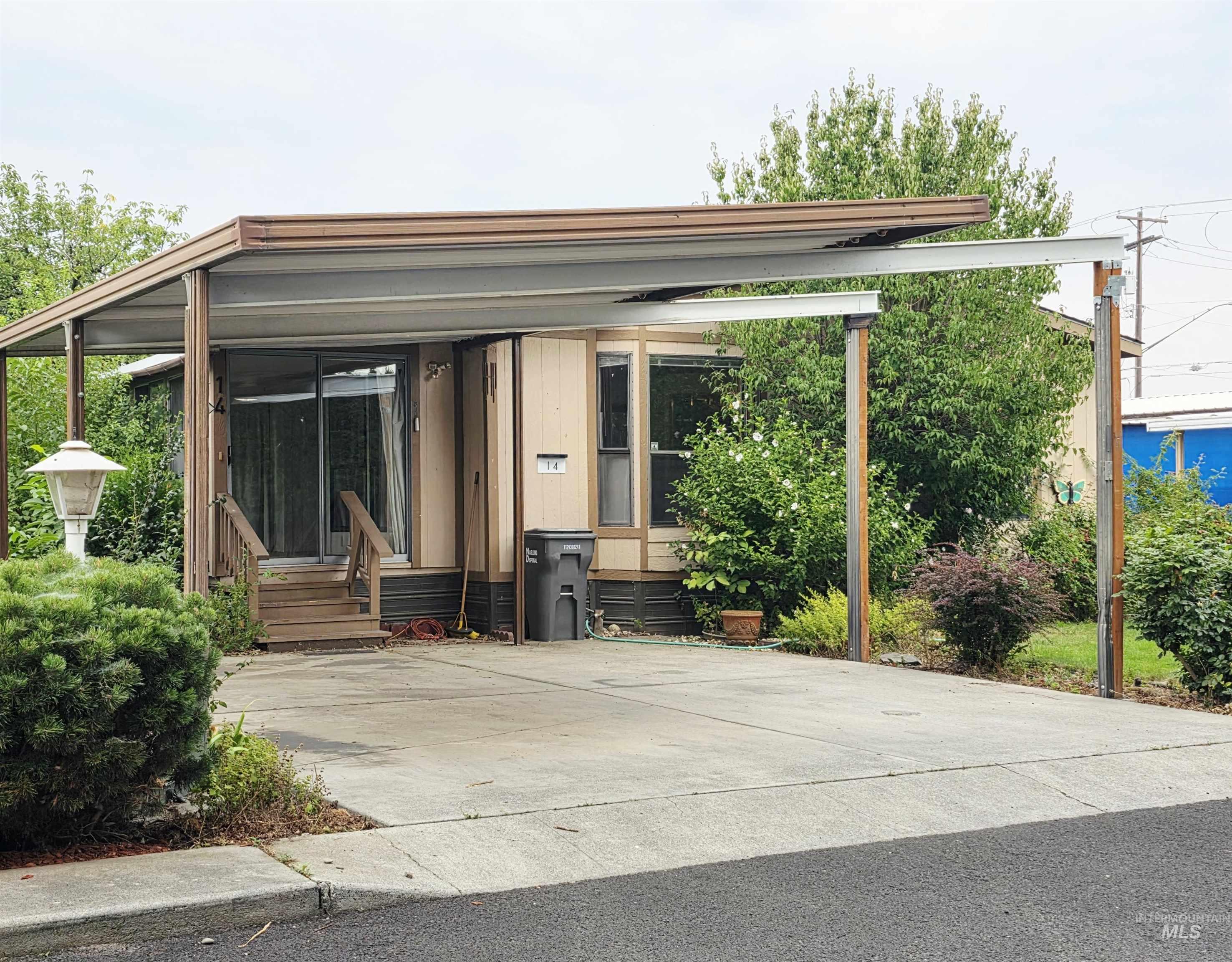 2015 6th Ave Property Photo 1