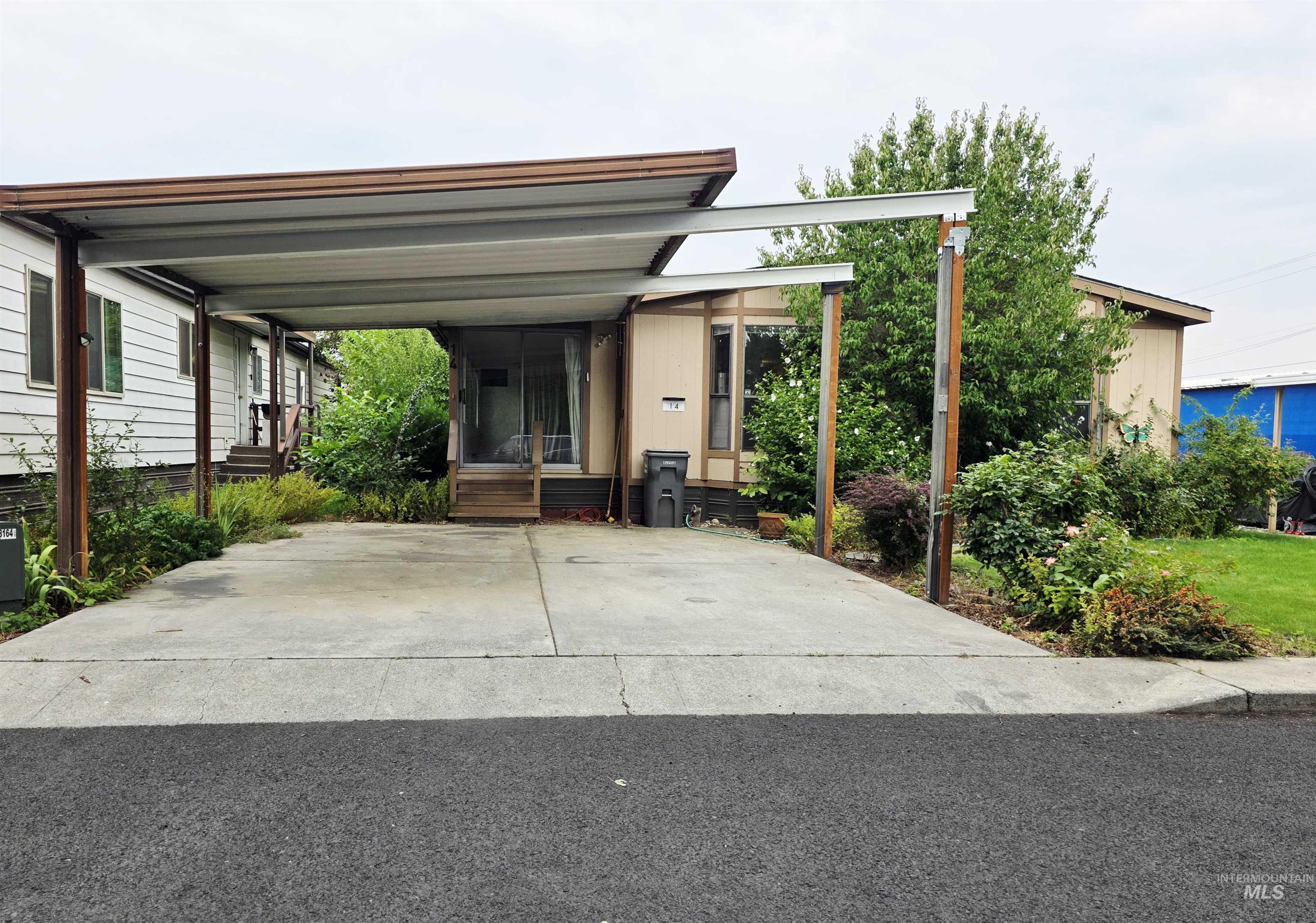 2015 6th Ave Property Photo 2