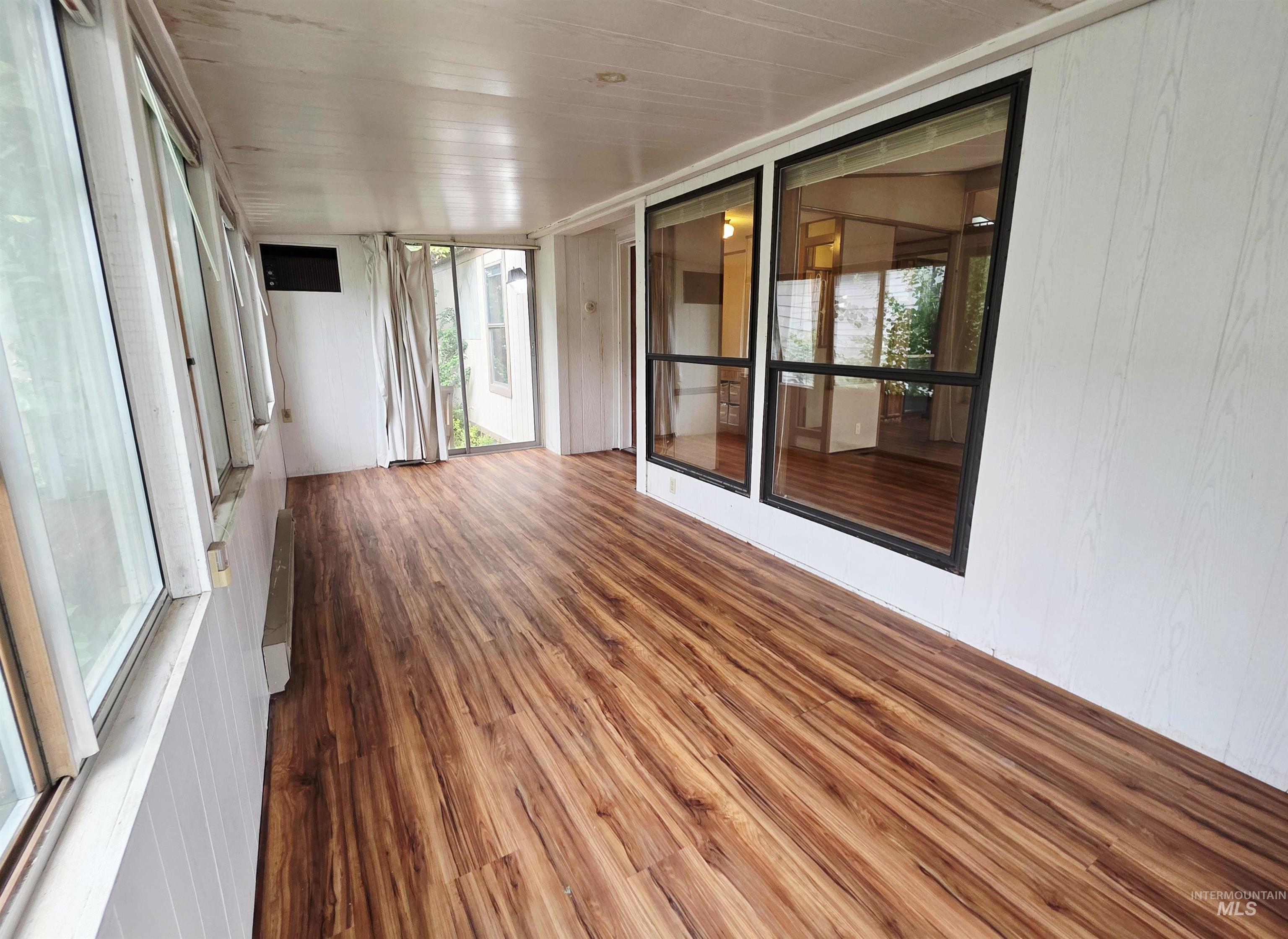 2015 6th Ave Property Photo 3