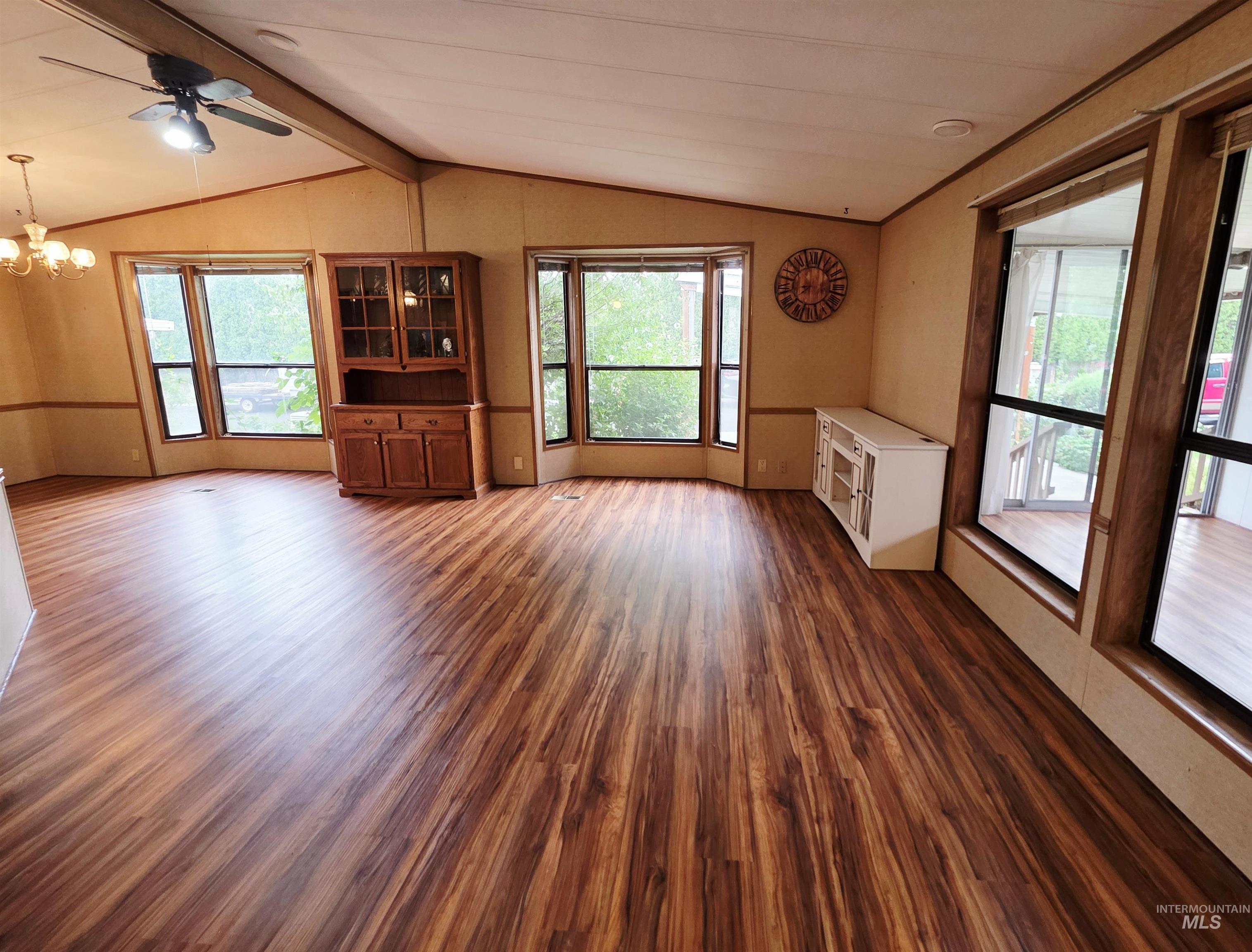 2015 6th Ave Property Photo 4