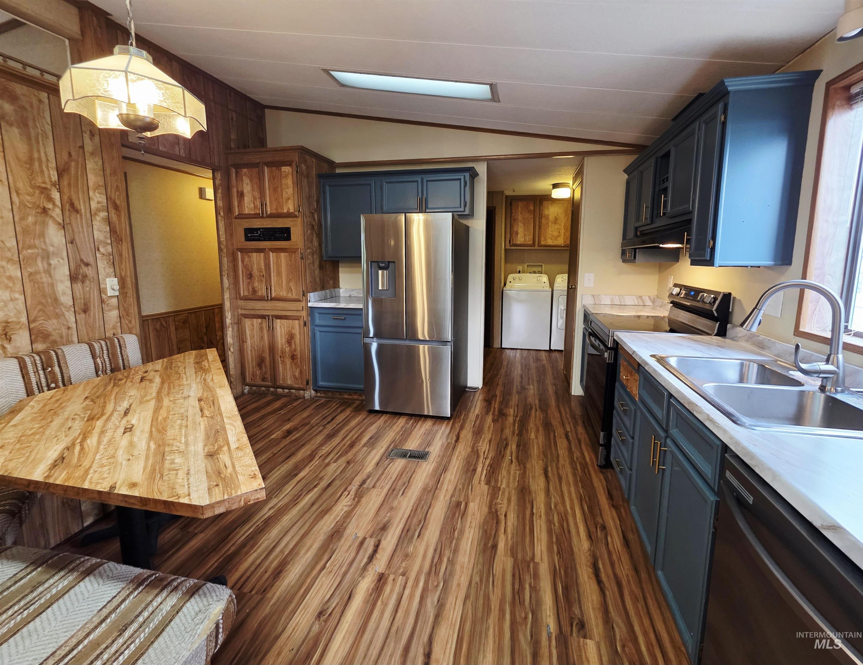 2015 6th Ave Property Photo 10