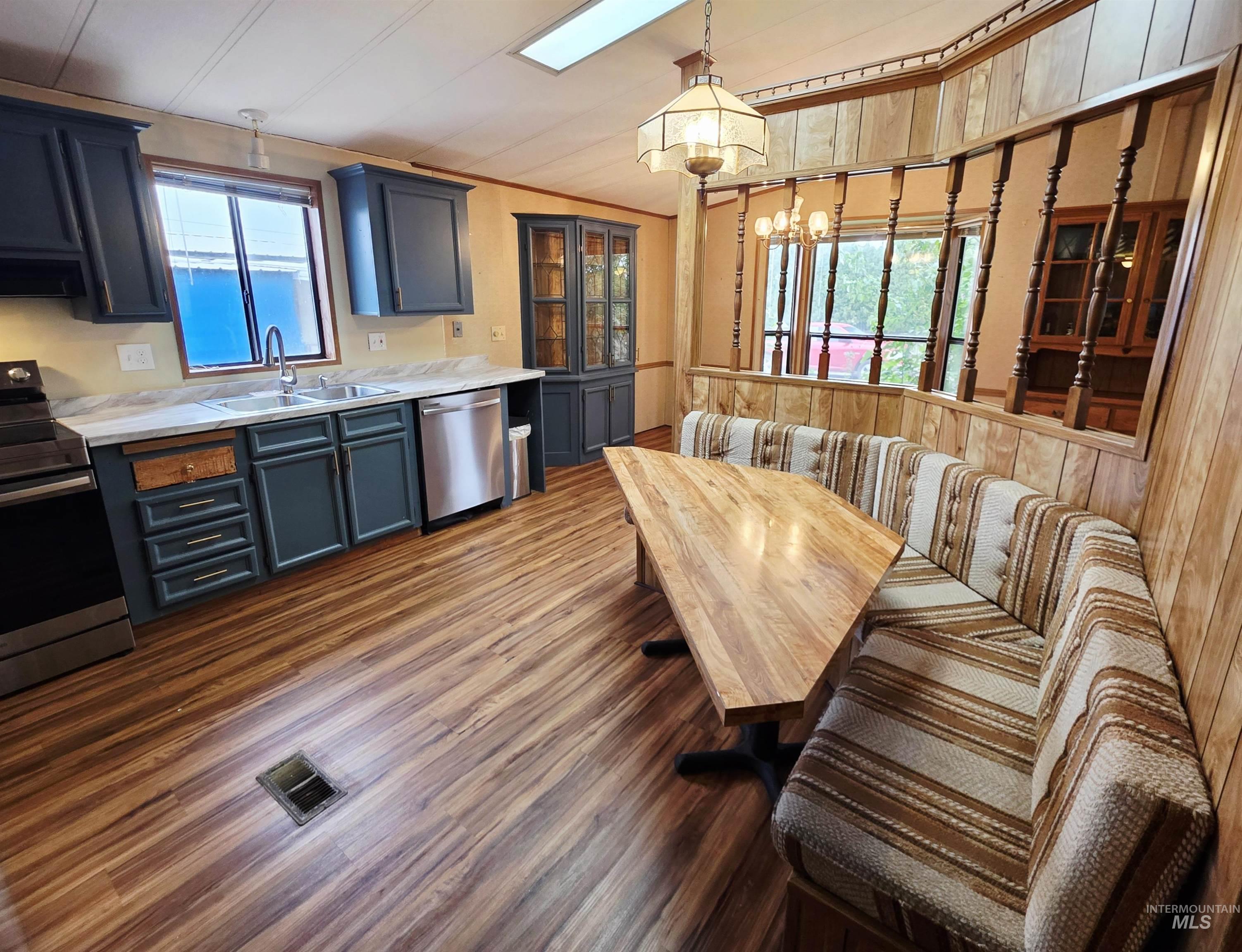 2015 6th Ave Property Photo 11