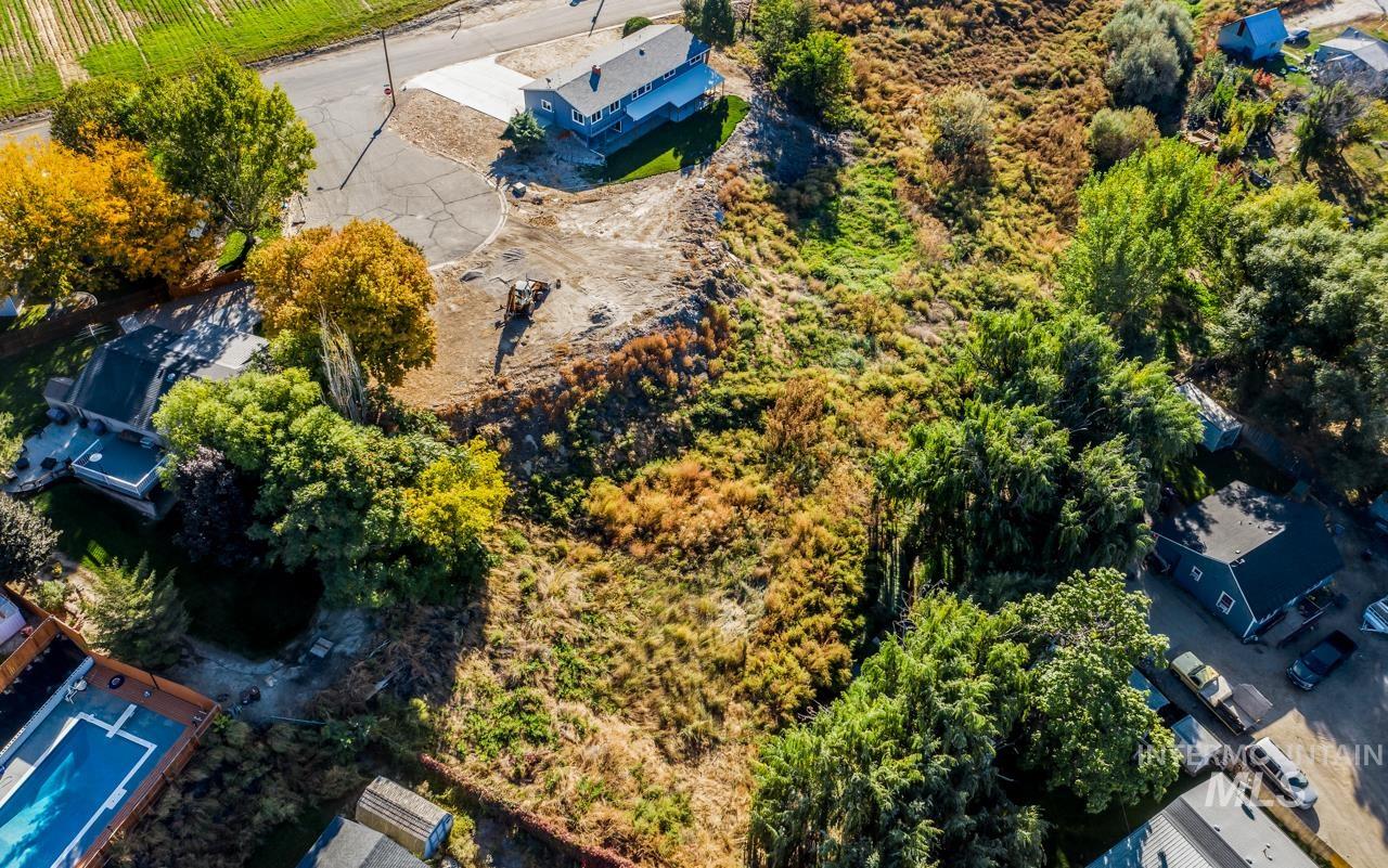 905 & 908 E Verina Circle Property Photo 4