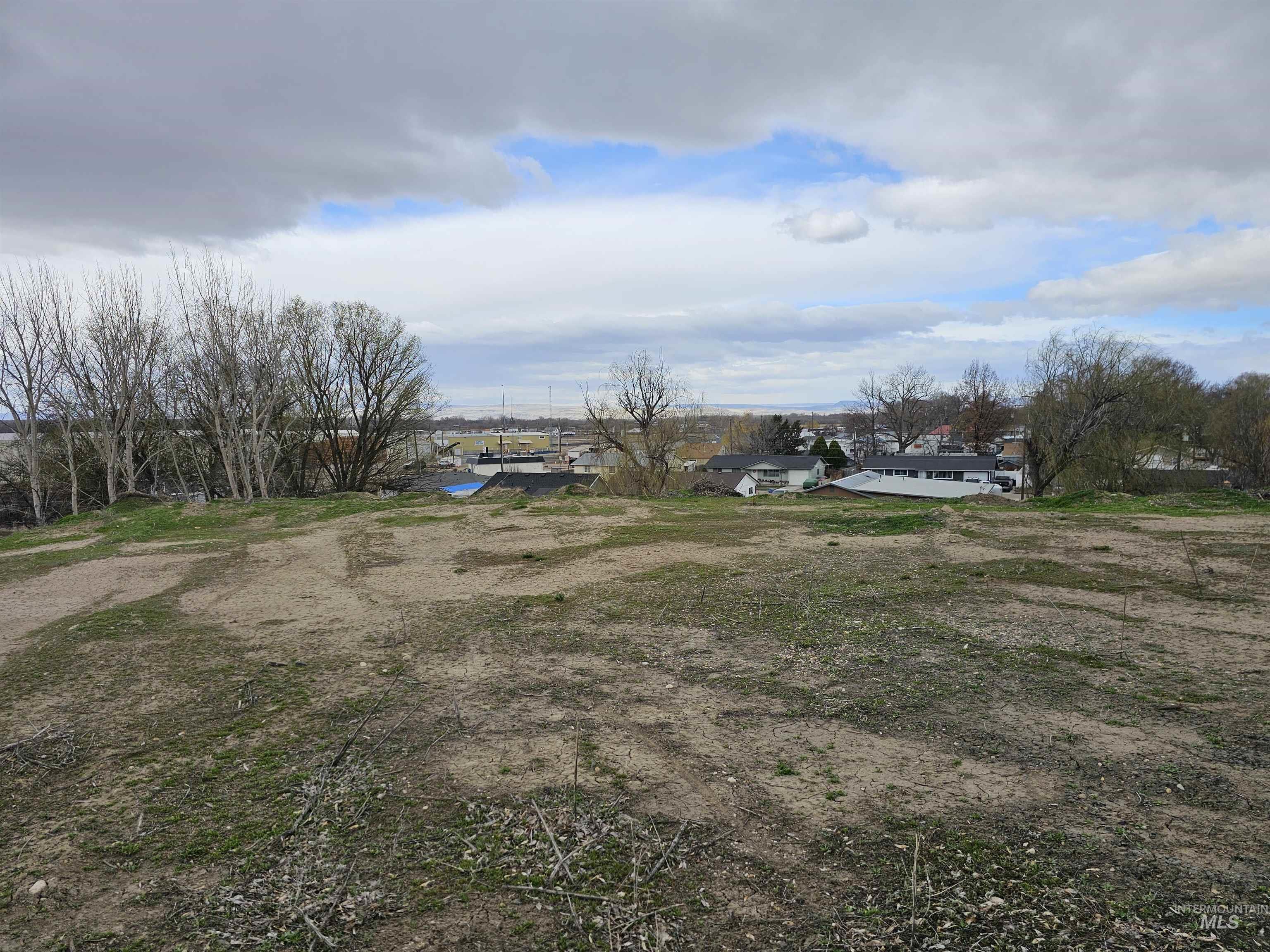 905 & 908 E Verina Circle Property Photo 12