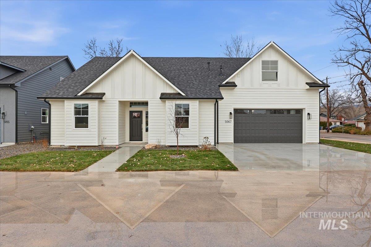 5067 N Pierce Park Lane Property Photo 1