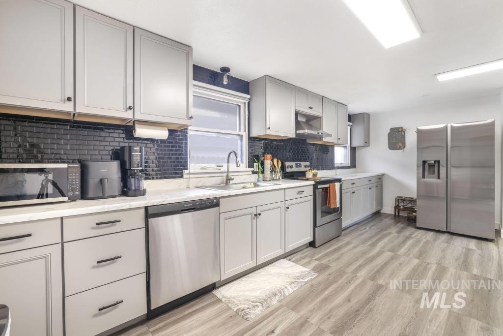 285 Carney St Property Photo 1