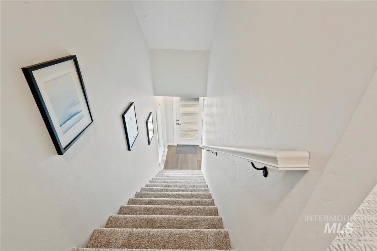 518 N Lucy Lane Property Photo 3