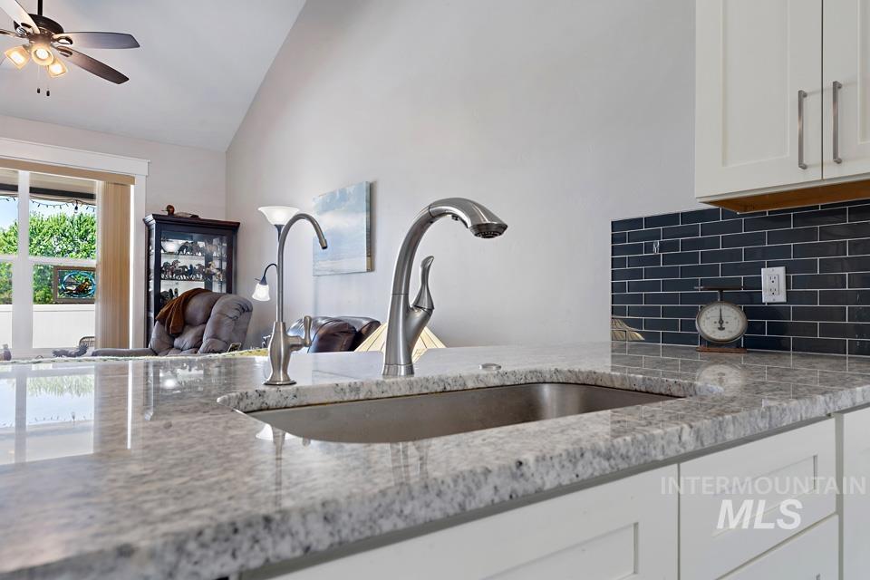 612 Deer Meadows Ln Property Photo 10