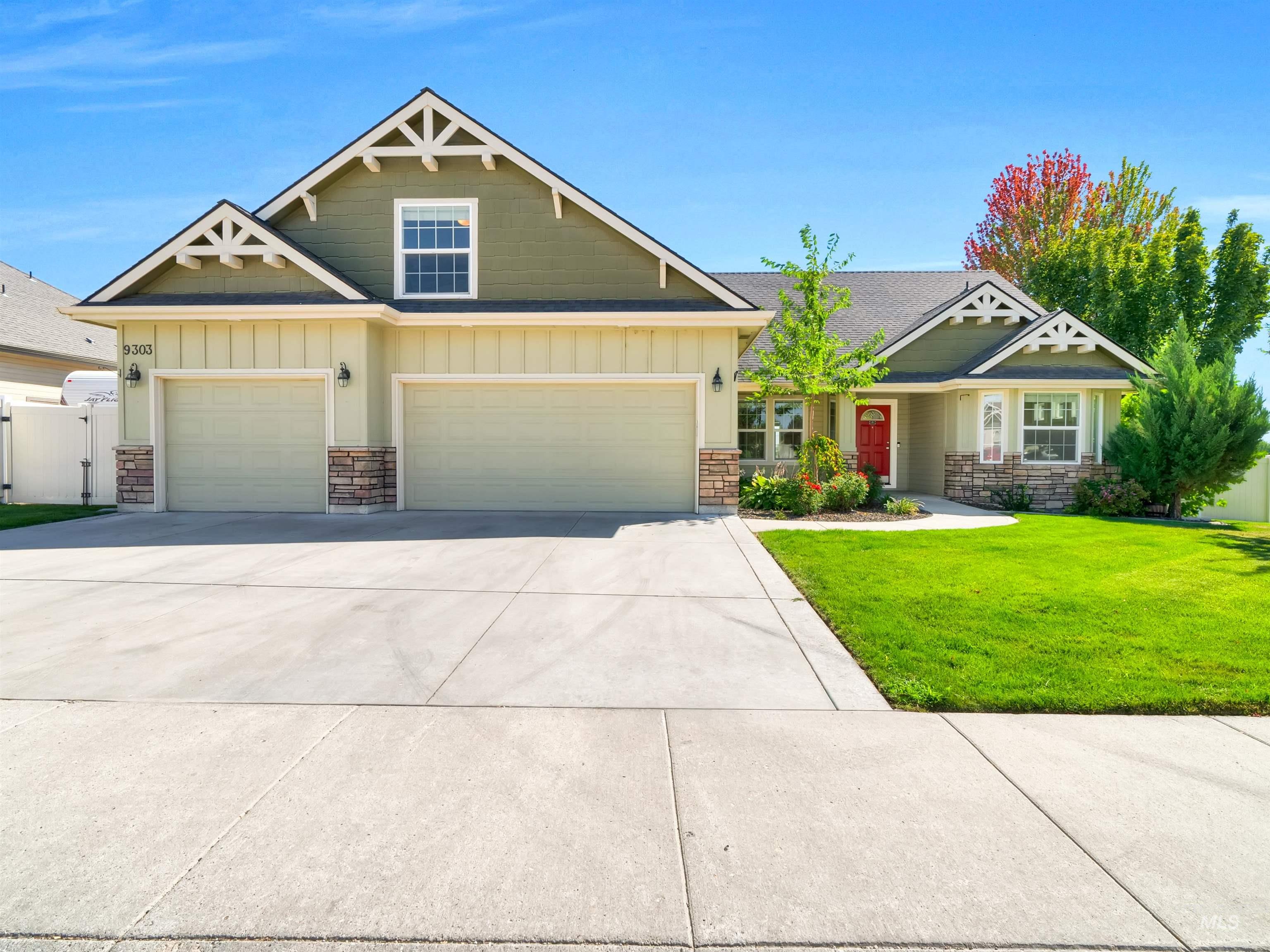 9303 W Stirrup Drive Property Photo 1