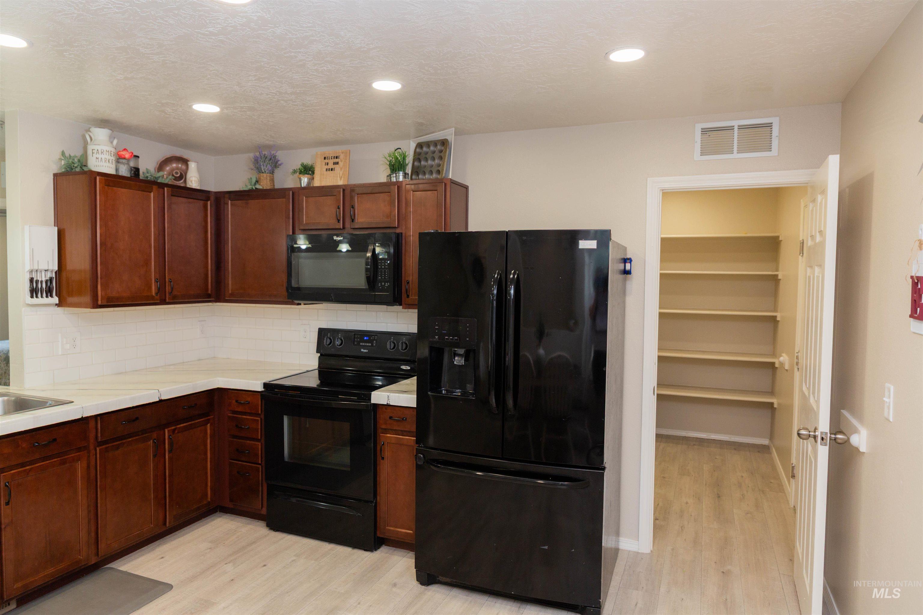 16919 Abram Ave Property Photo 10