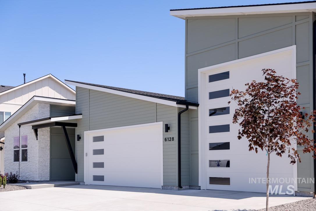 6229 S Oldenburg Ave Property Photo 1