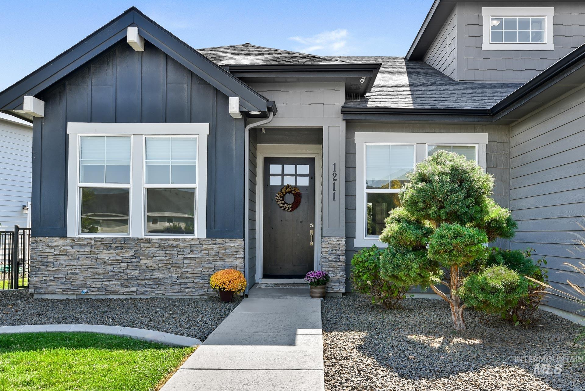 1211 W Tanzanite Dr Property Photo 1