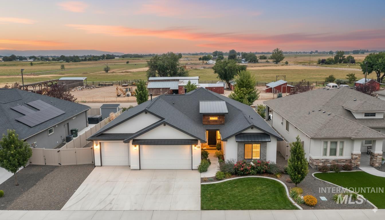 1722 N Peakhurt Ave Property Photo 1