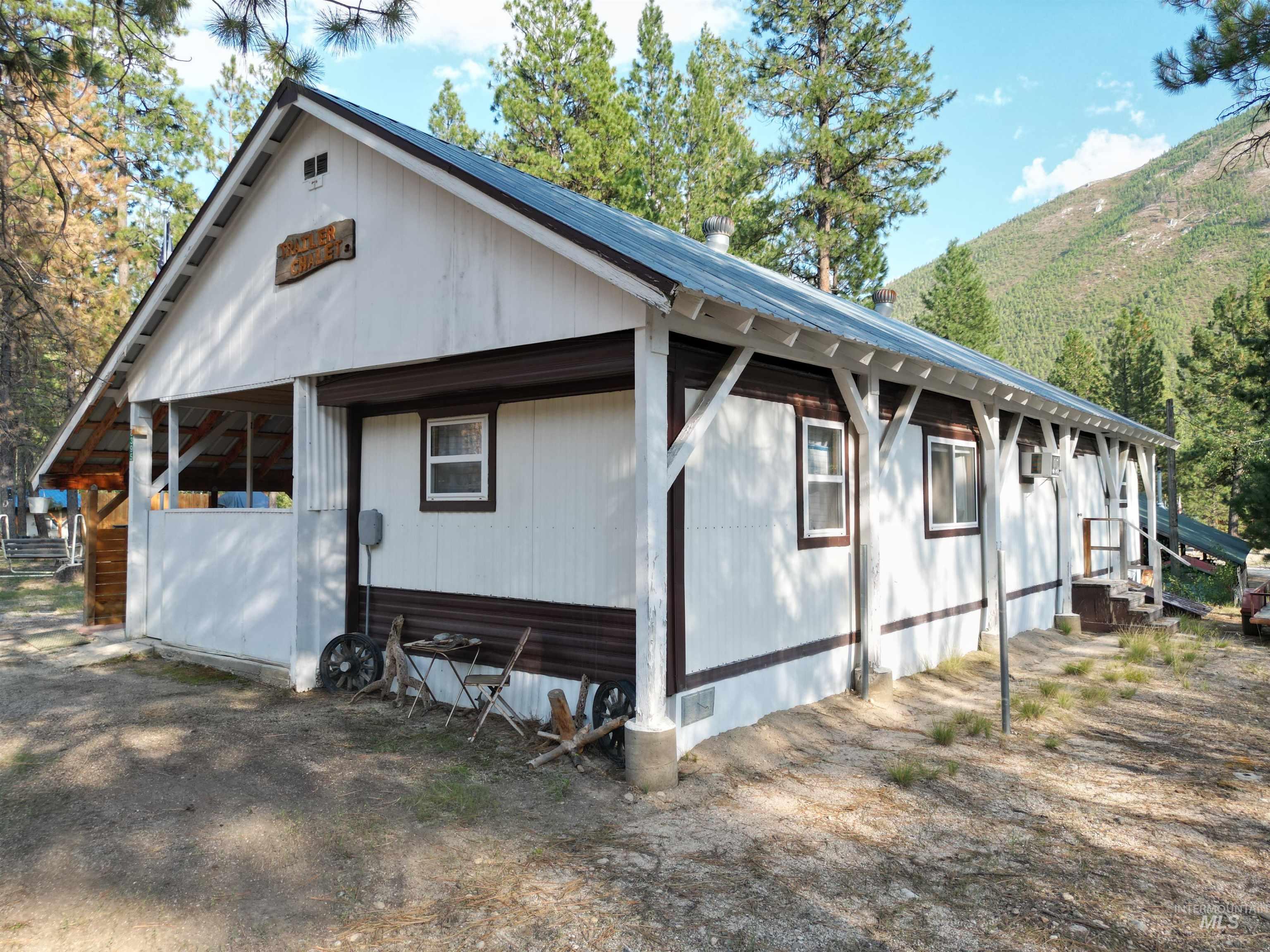 8395 Hwy 21 Property Photo 2