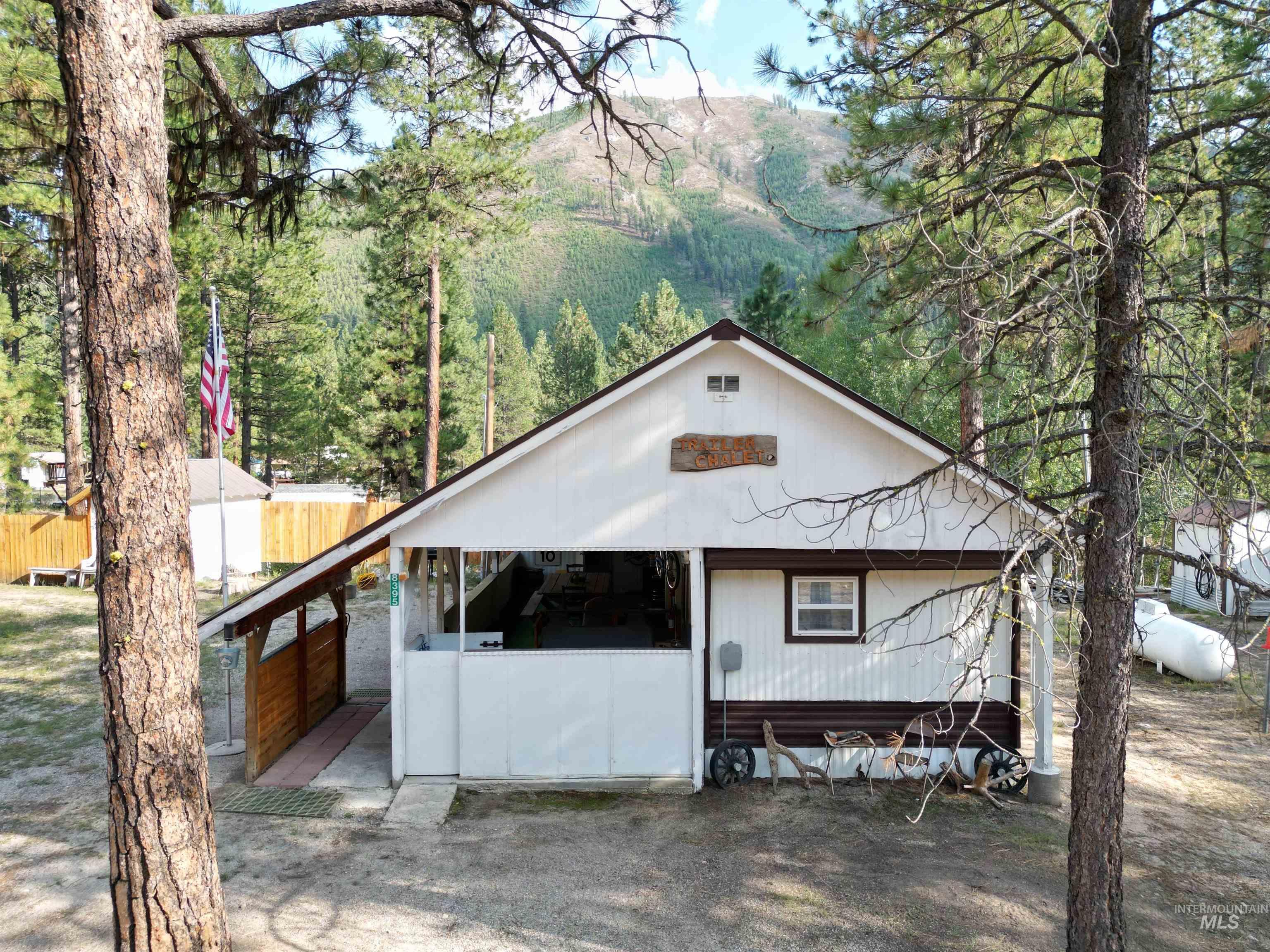 8395 Hwy 21 Property Photo 3