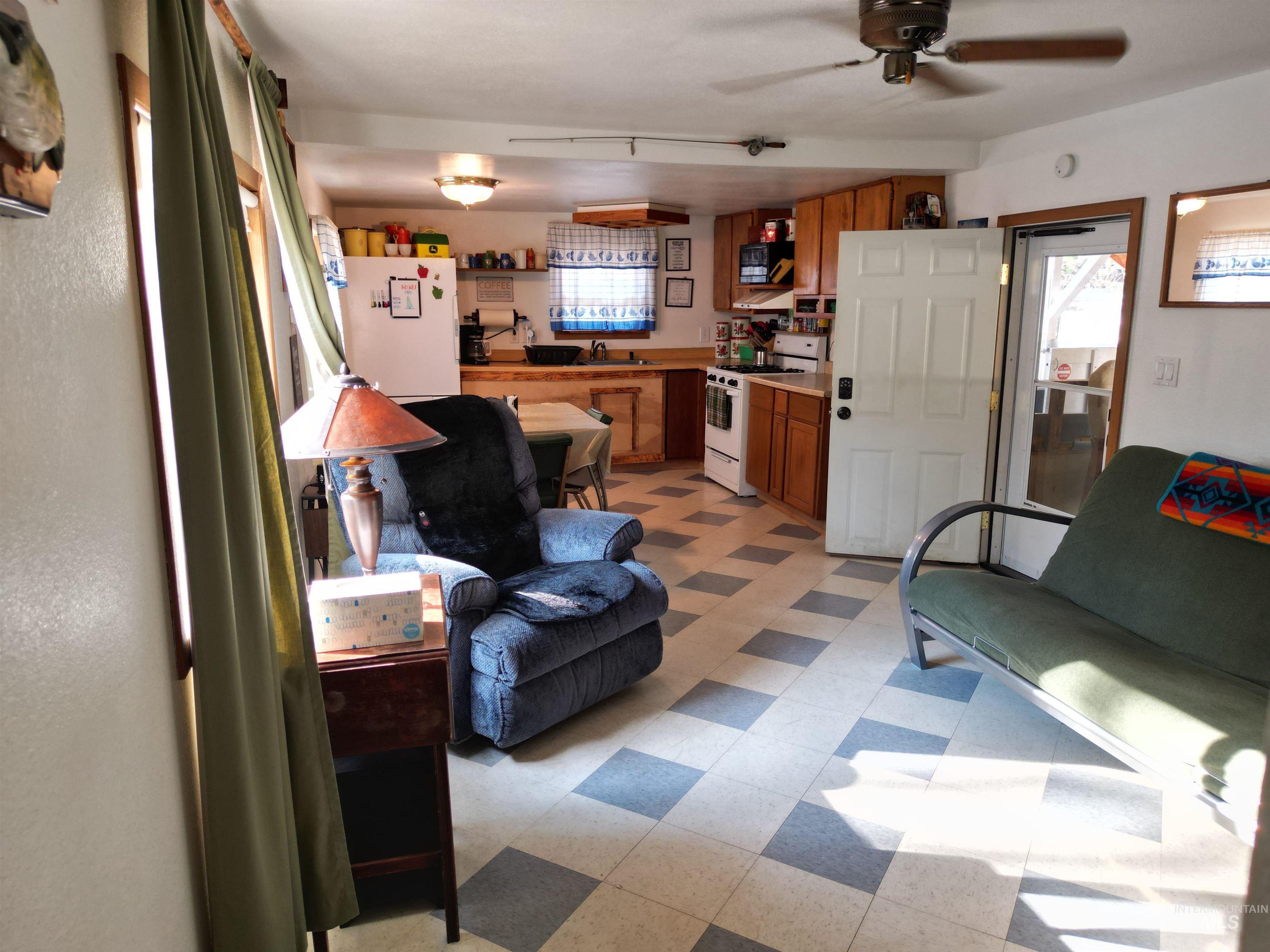 8395 Hwy 21 Property Photo 10
