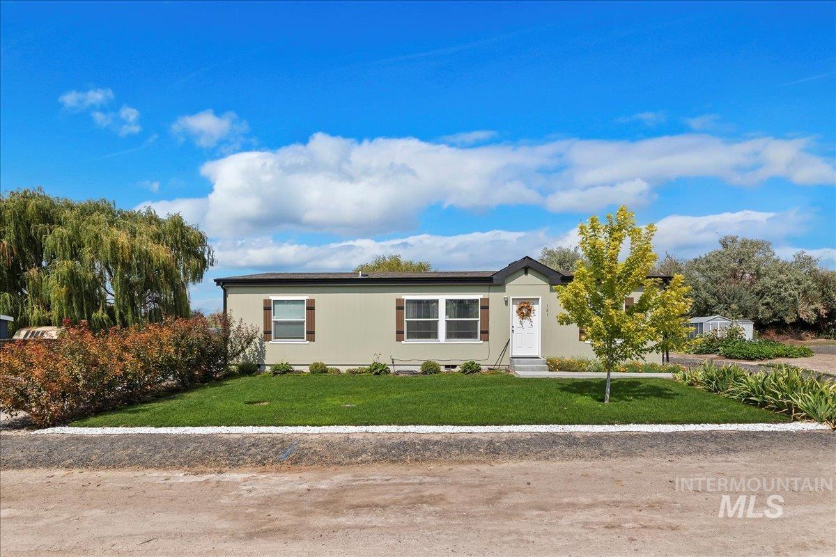 121 Sunset Dr. N