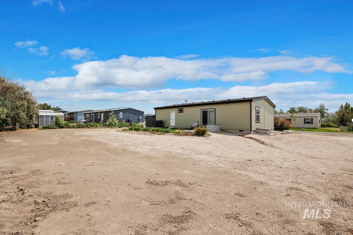 121 Sunset Dr. N Property Photo 27