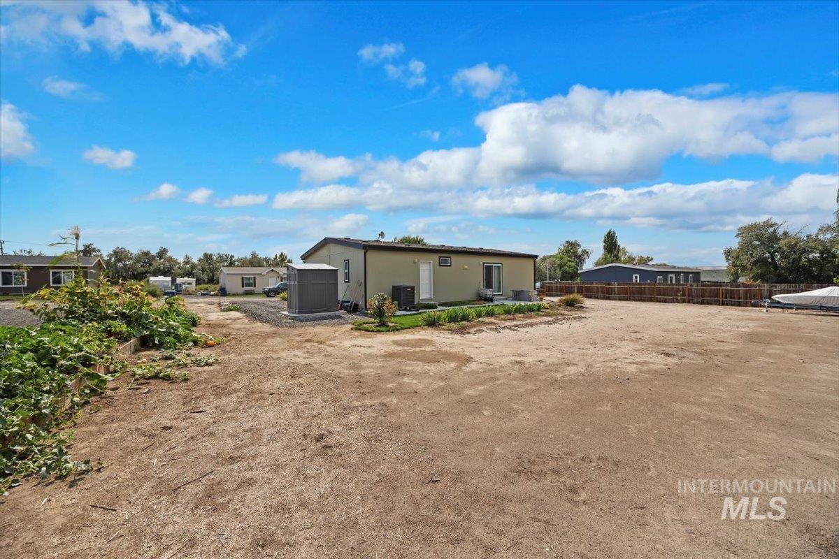 121 Sunset Dr. N Property Photo 28