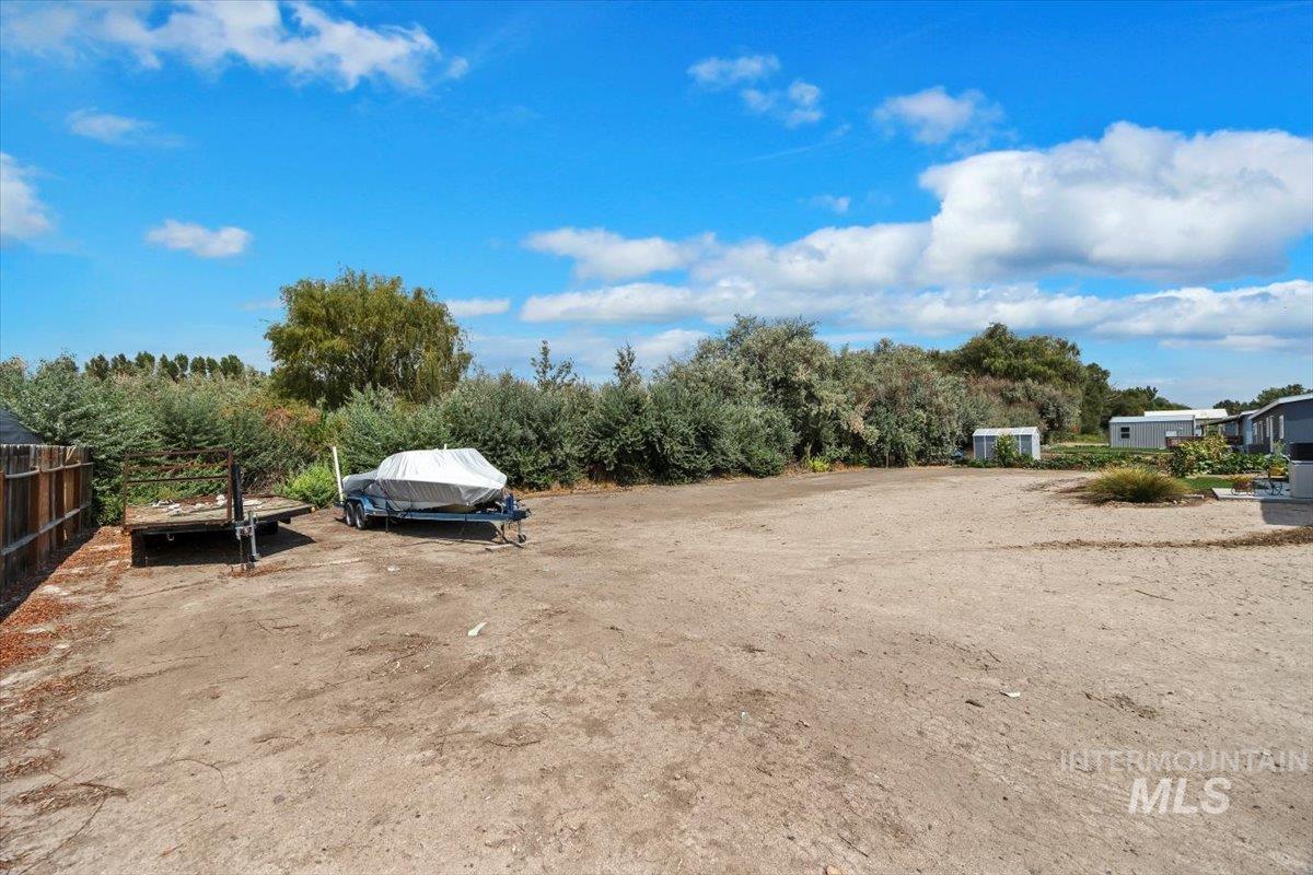 121 Sunset Dr. N Property Photo 29