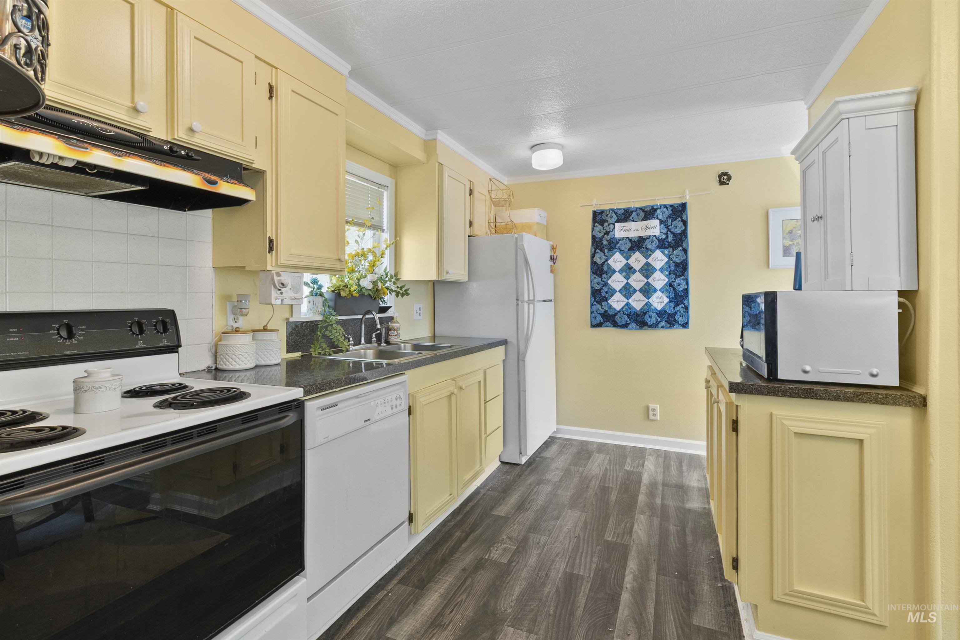 411 N Almon Property Photo 6