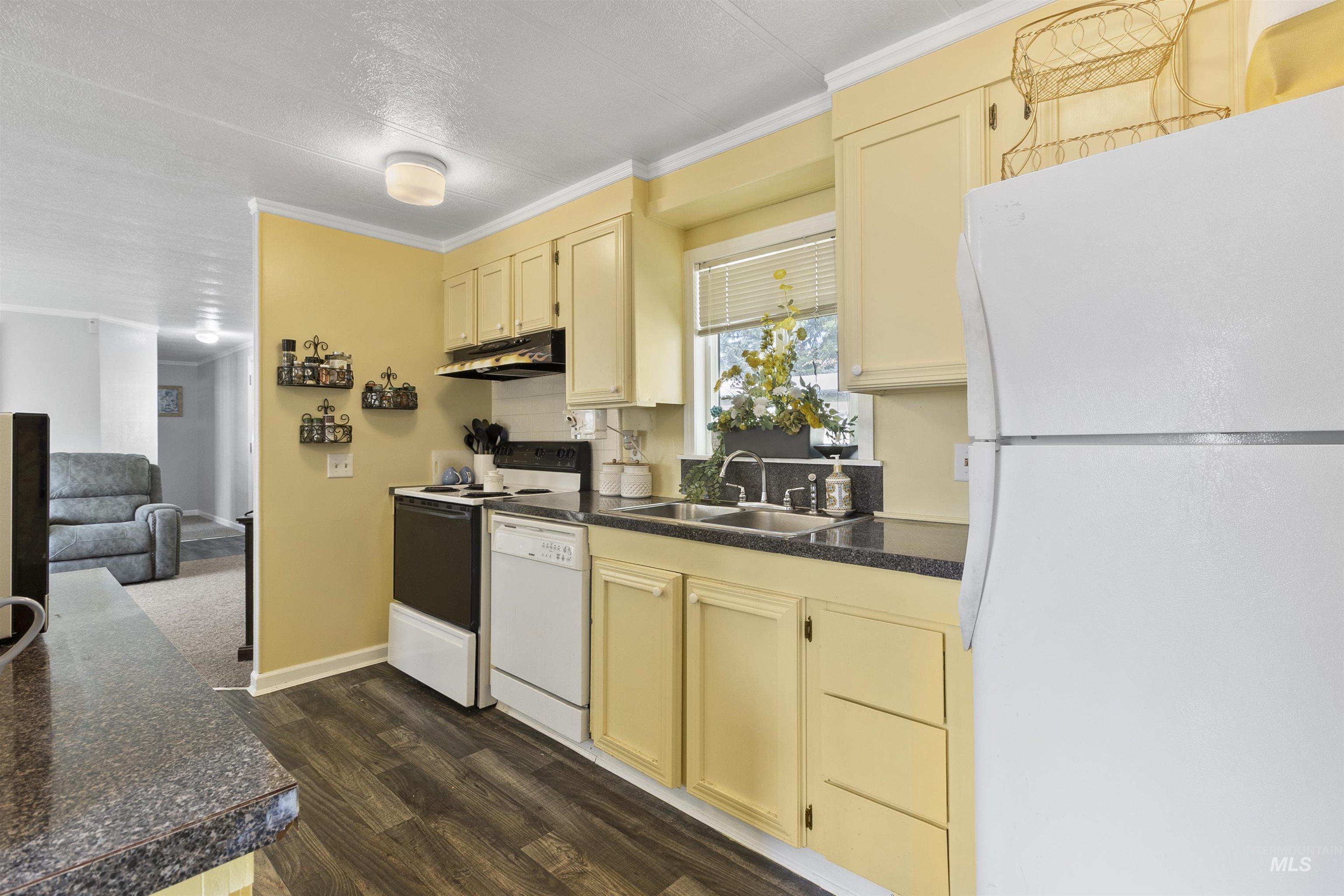 411 N Almon Property Photo 8
