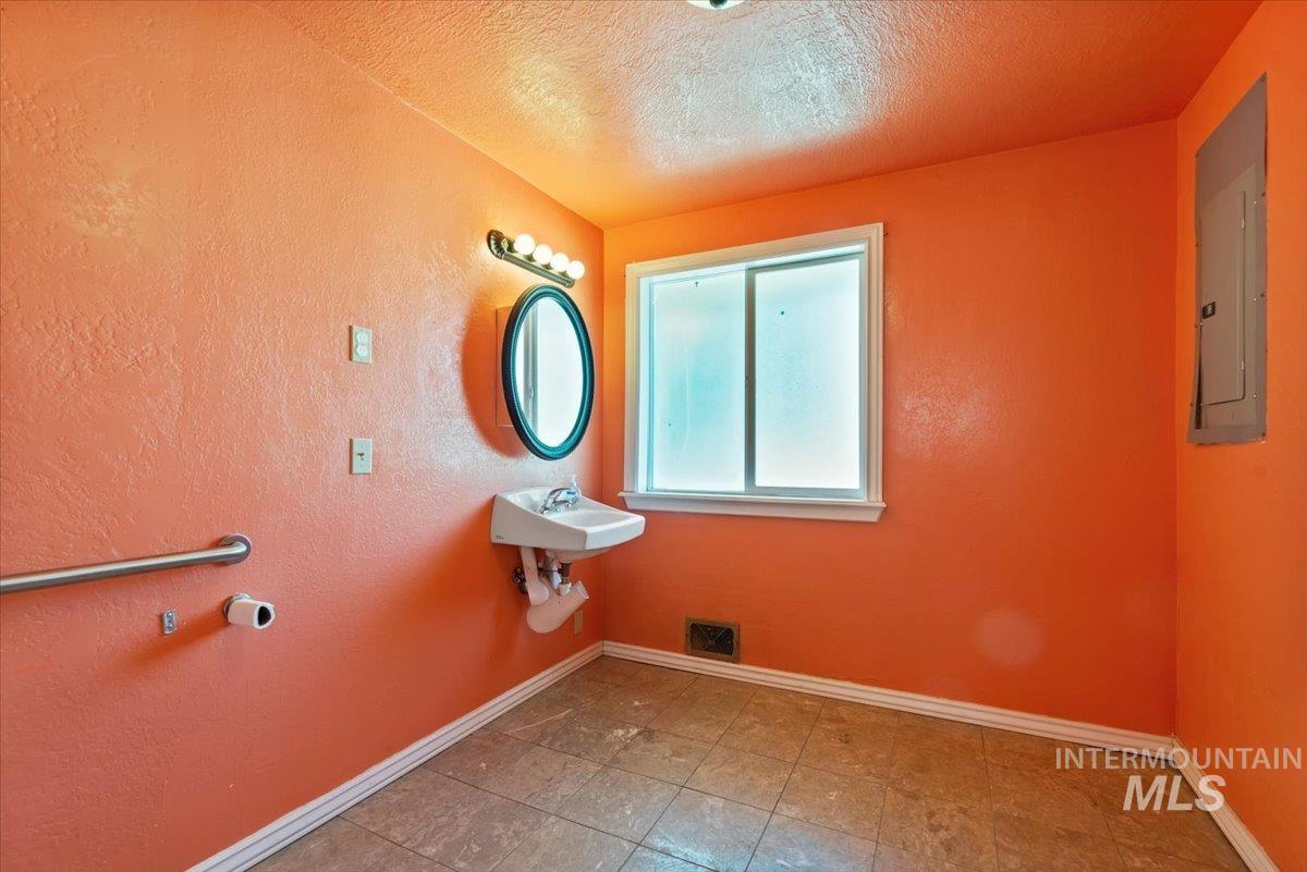 515 16th Ave N Property Photo 22