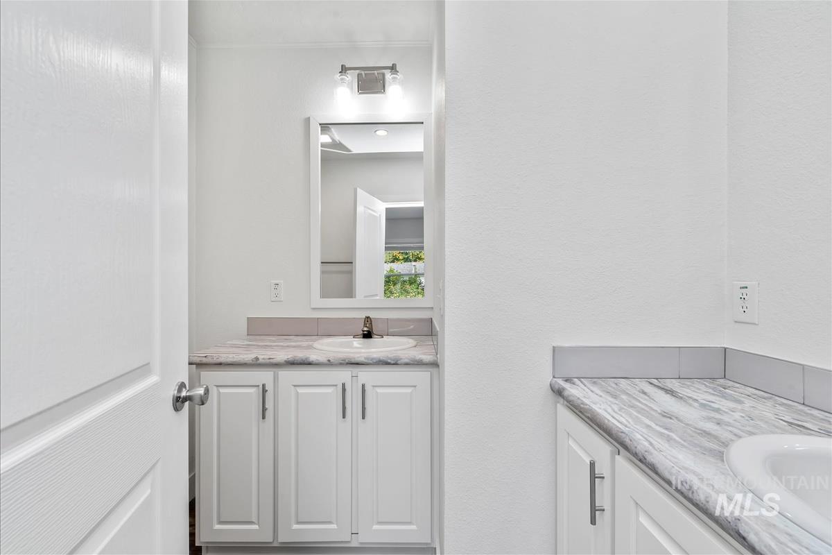 914 N Midland Blvd Property Photo 17