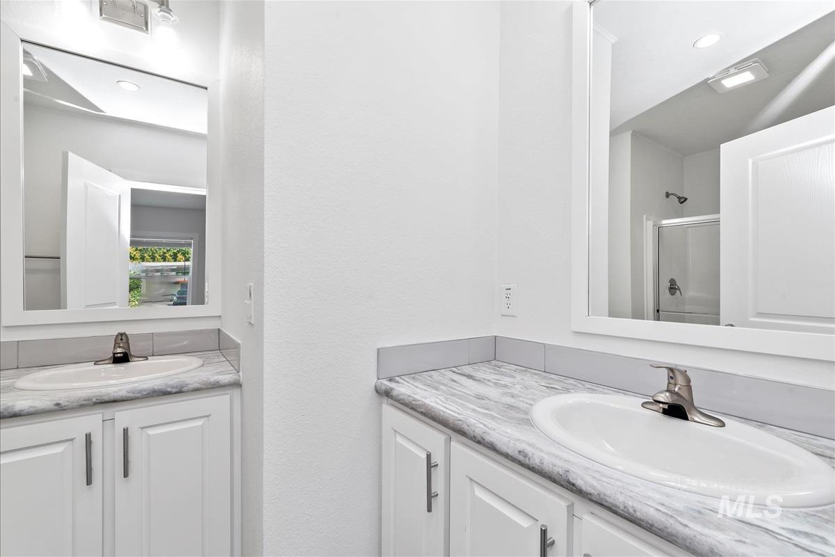 914 N Midland Blvd Property Photo 18