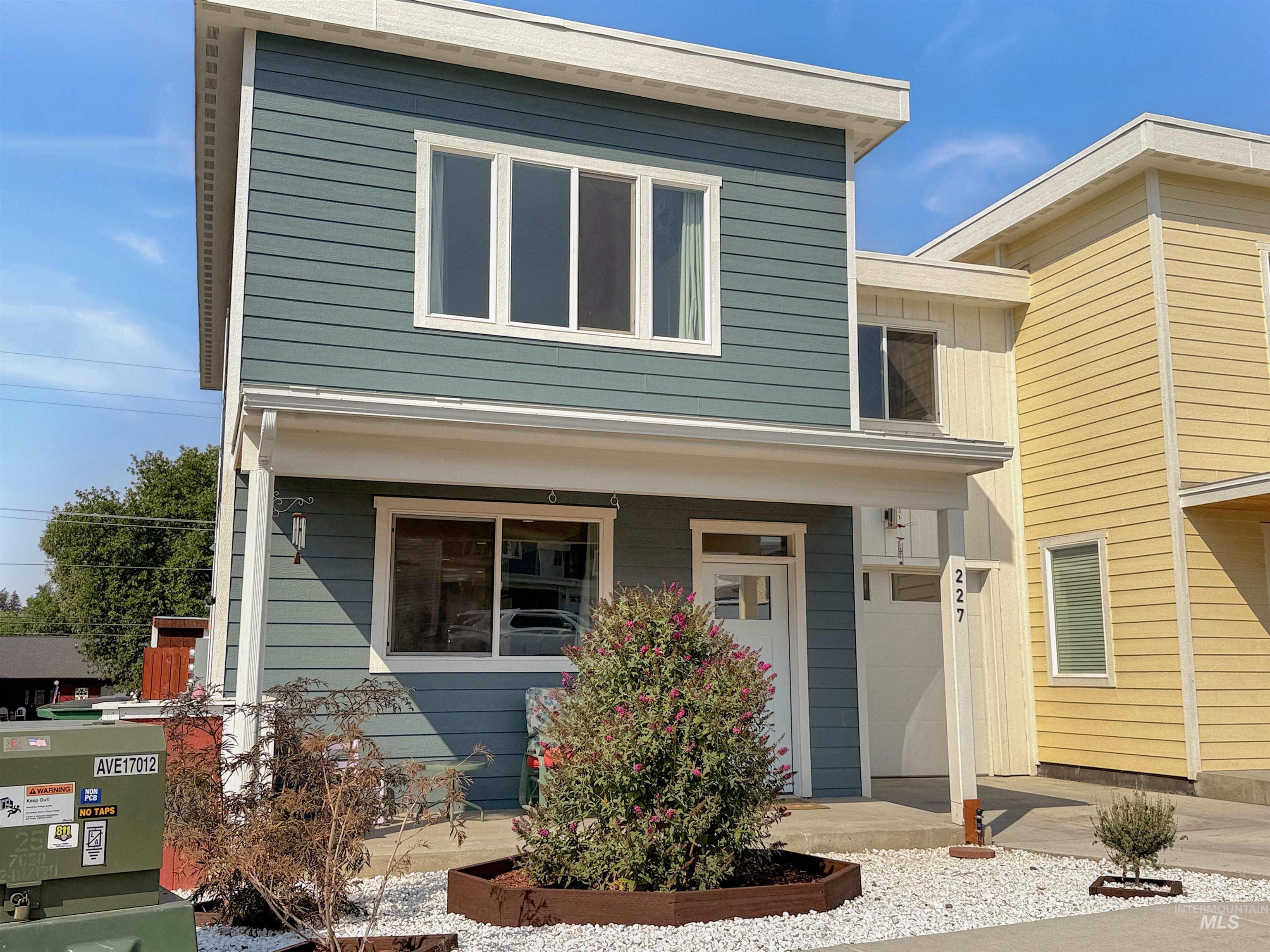 227 Wheatland Ct Property Photo 1