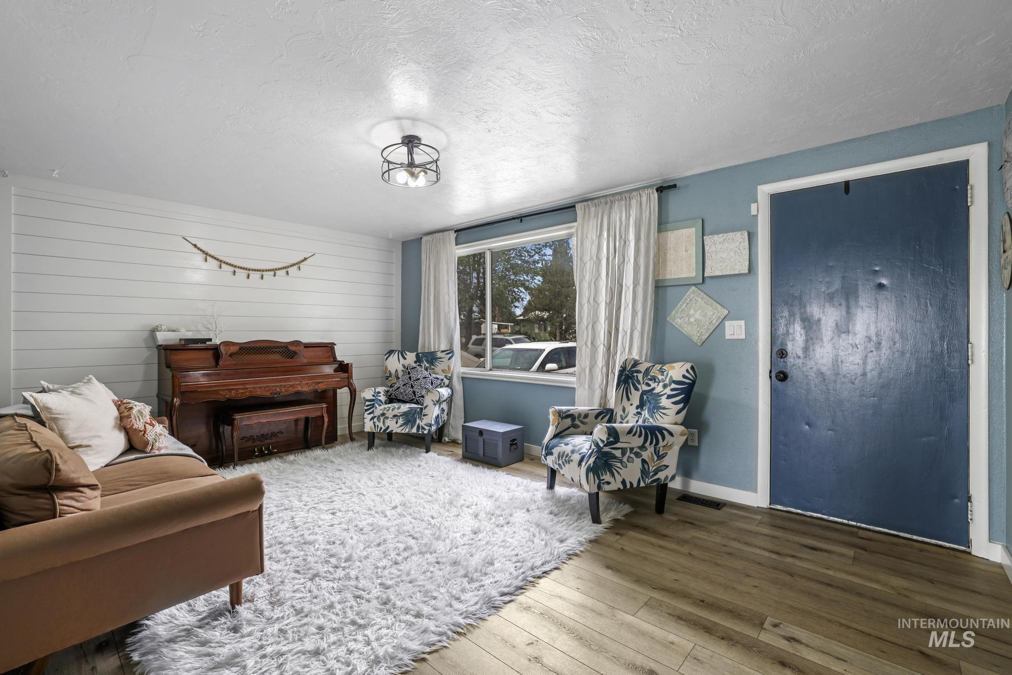 531 Calico St Property Photo 1