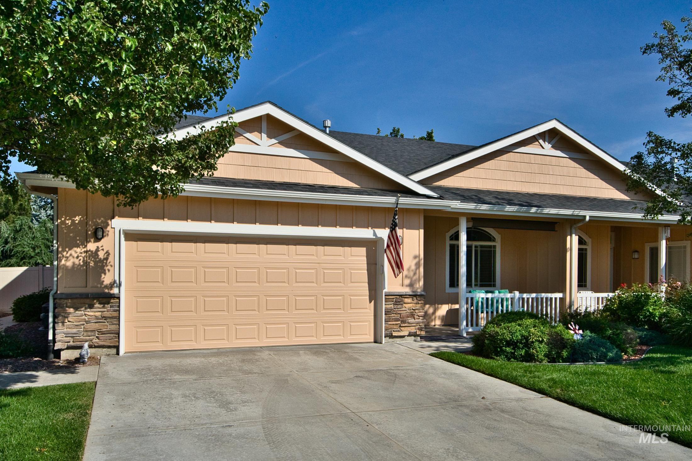 2442 N Blue Springs Ave Property Photo 2