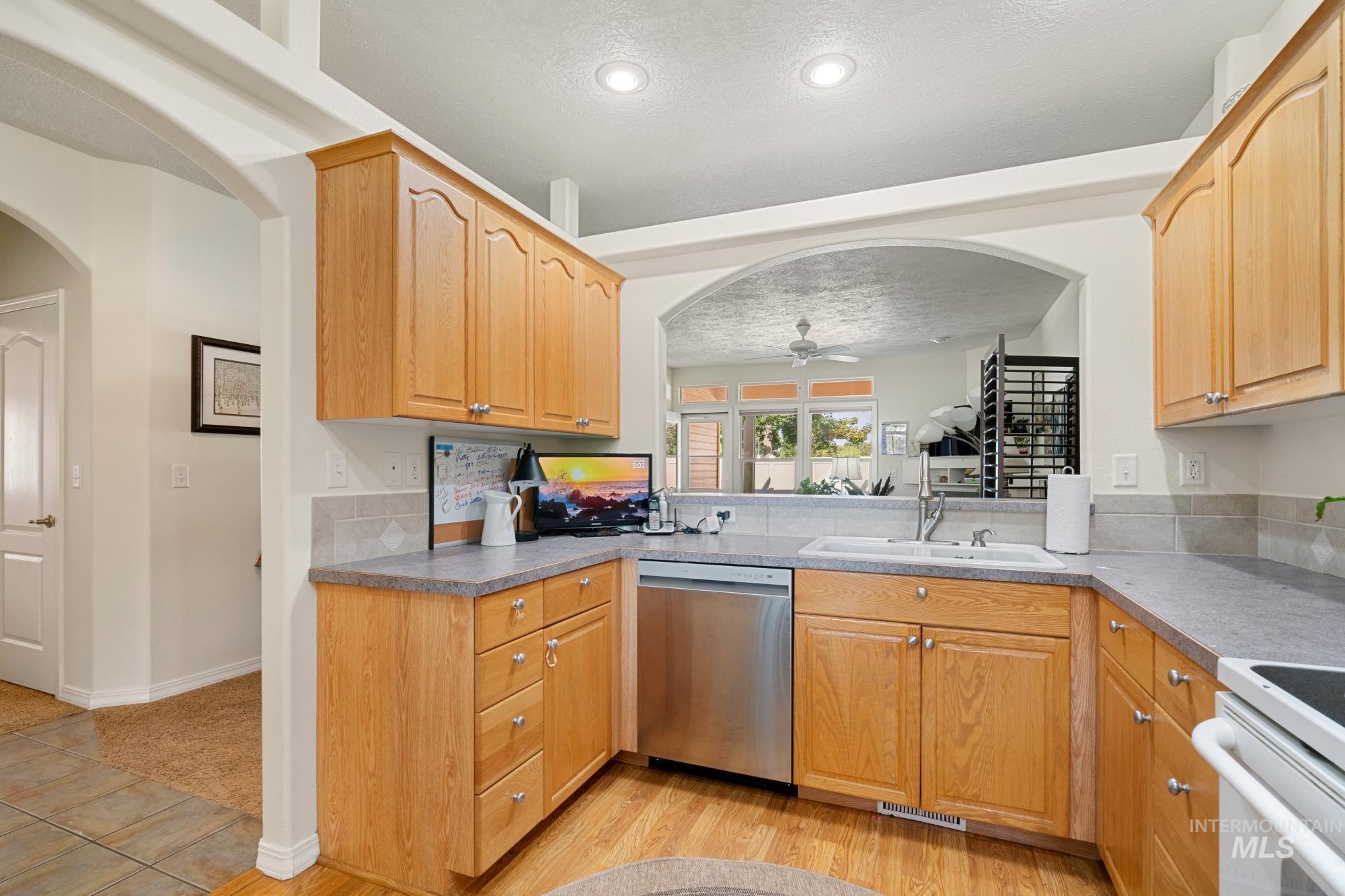 2442 N Blue Springs Ave Property Photo 9