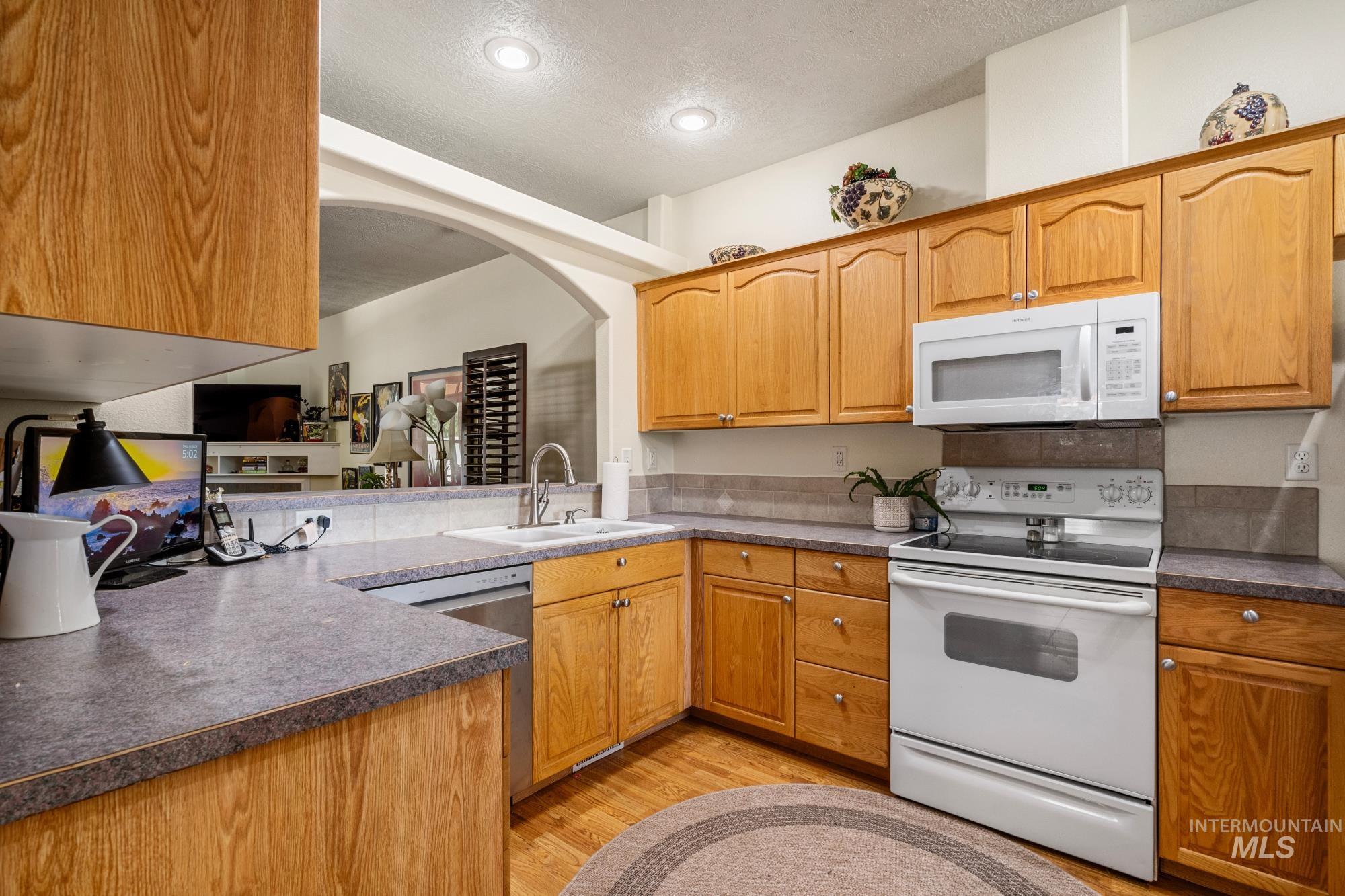 2442 N Blue Springs Ave Property Photo 10