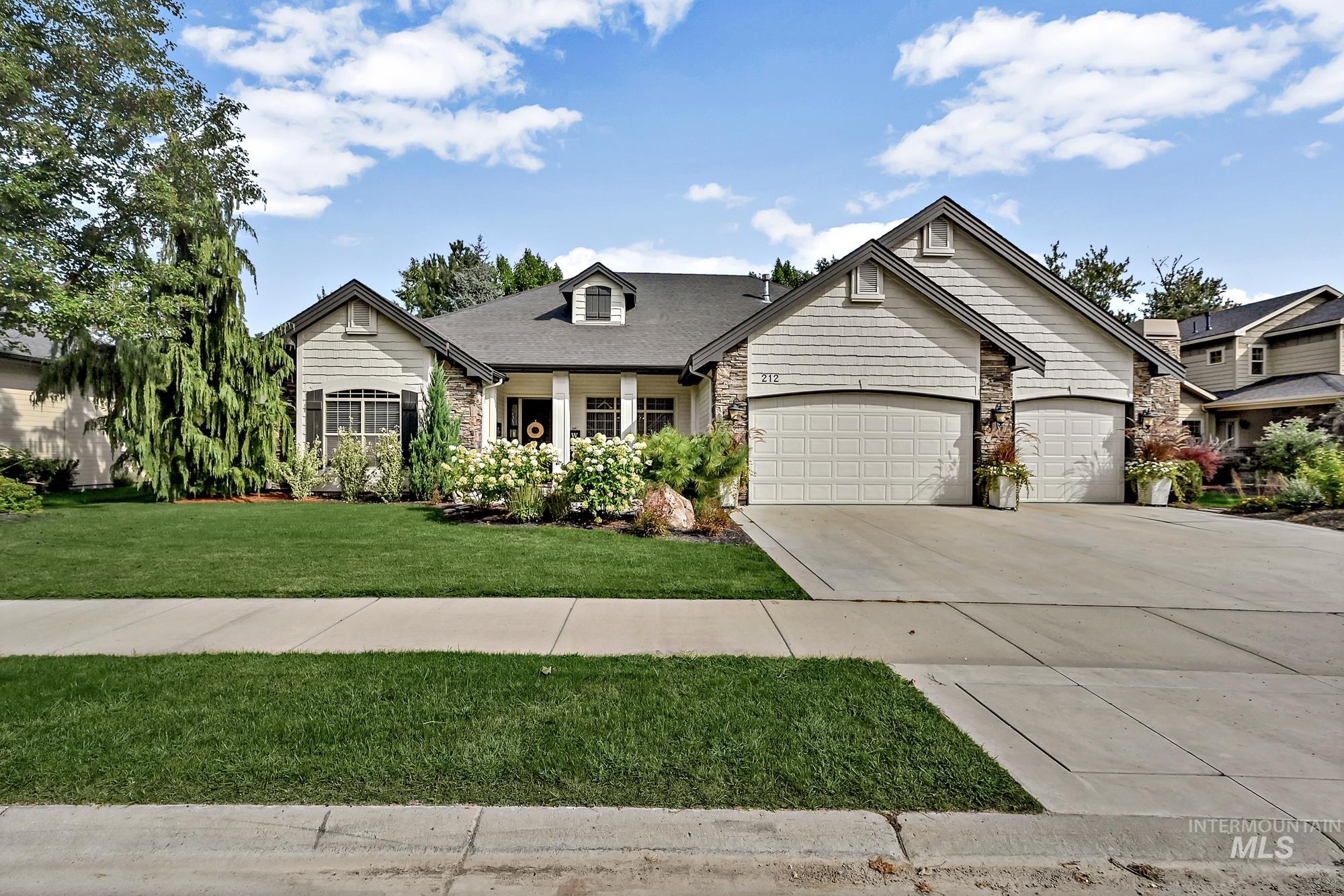 212 W Cottonwood Ct. Property Photo 1