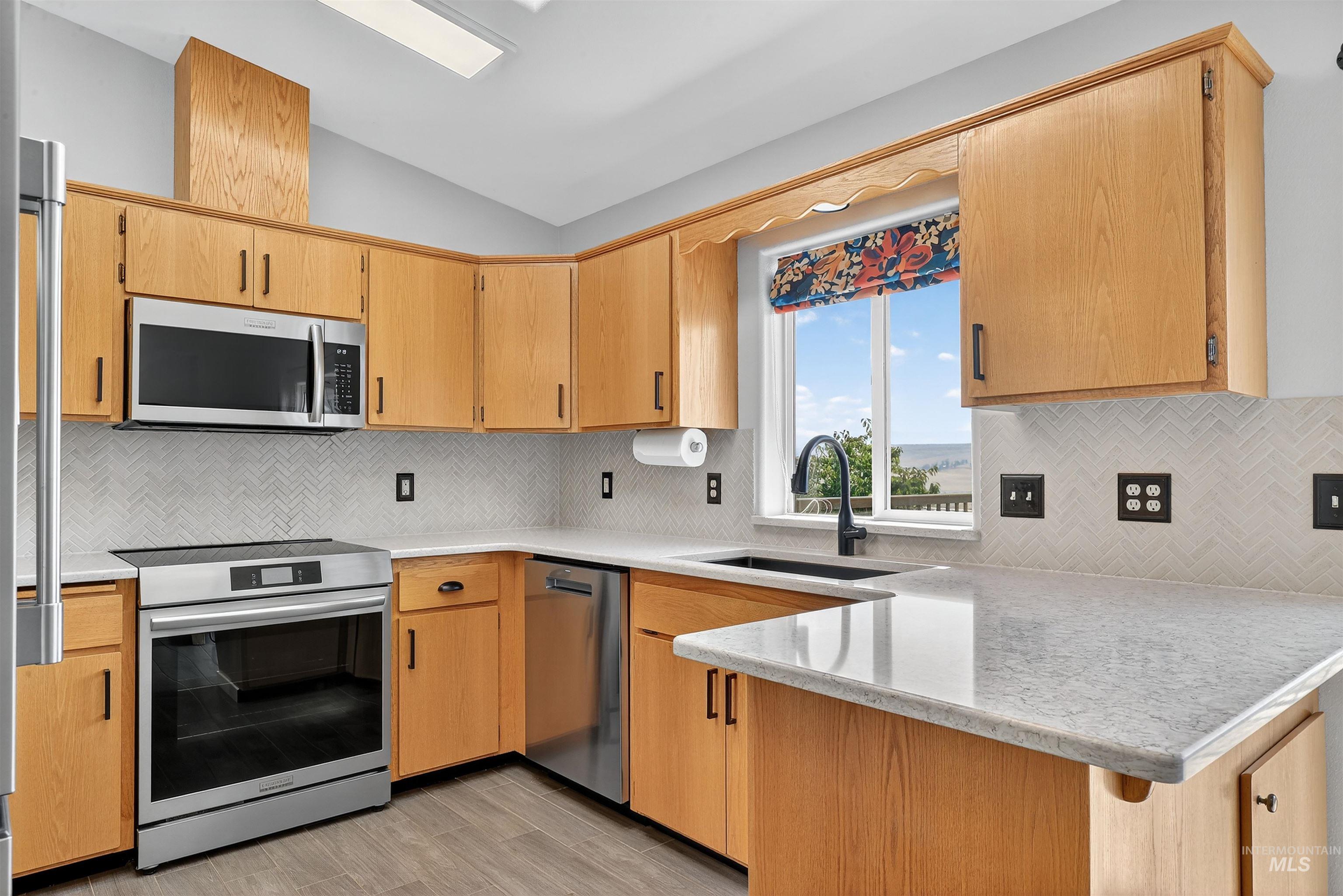 1810 Birch Drive Property Photo 4