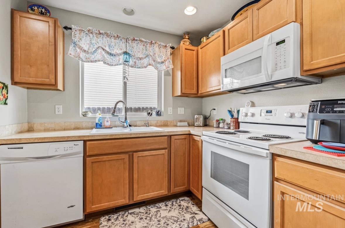 11898 Altamont Property Photo 3