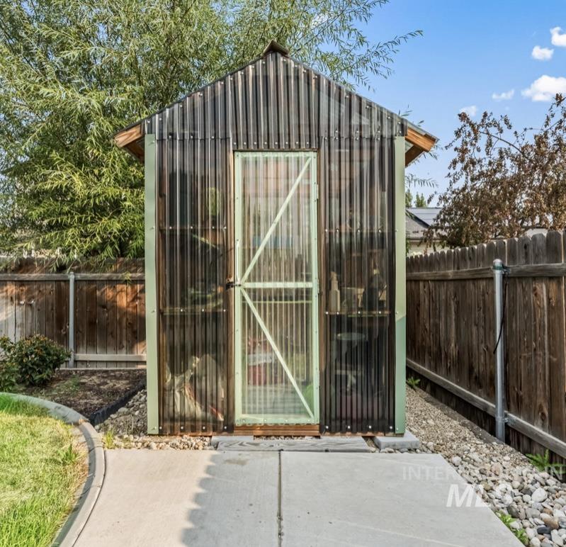 11898 Altamont Property Photo 12