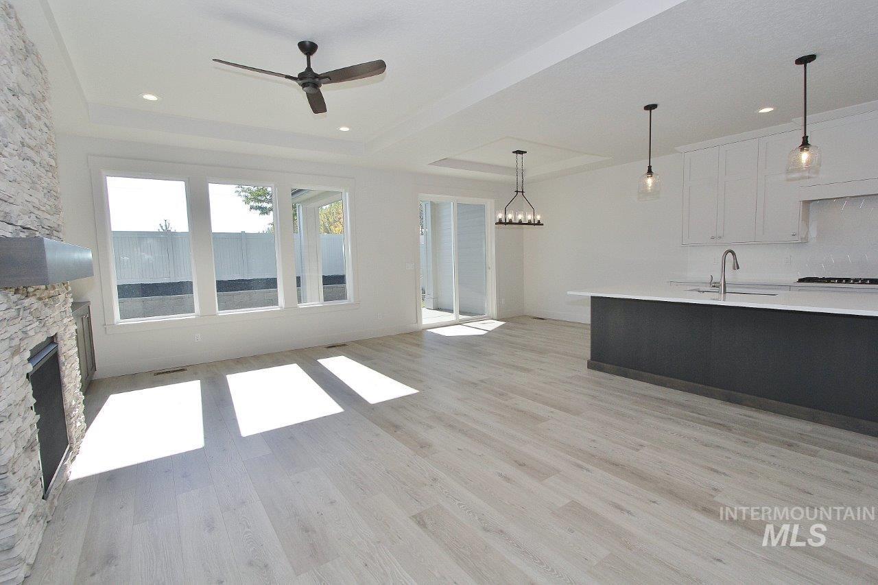 1437 E Andes Dr Property Photo 8