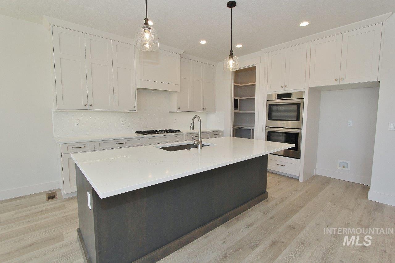 1437 E Andes Dr Property Photo 9