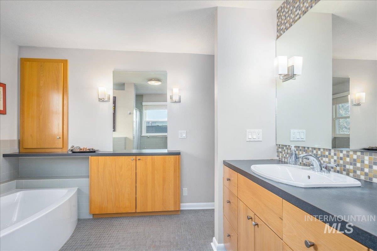 92 W Horizon Dr Property Photo 18